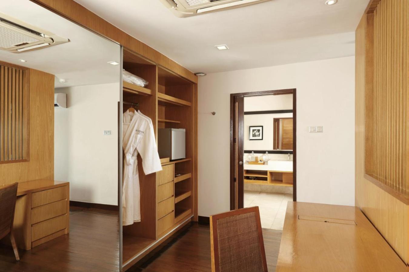 Premier Suite on Water - Photo 11