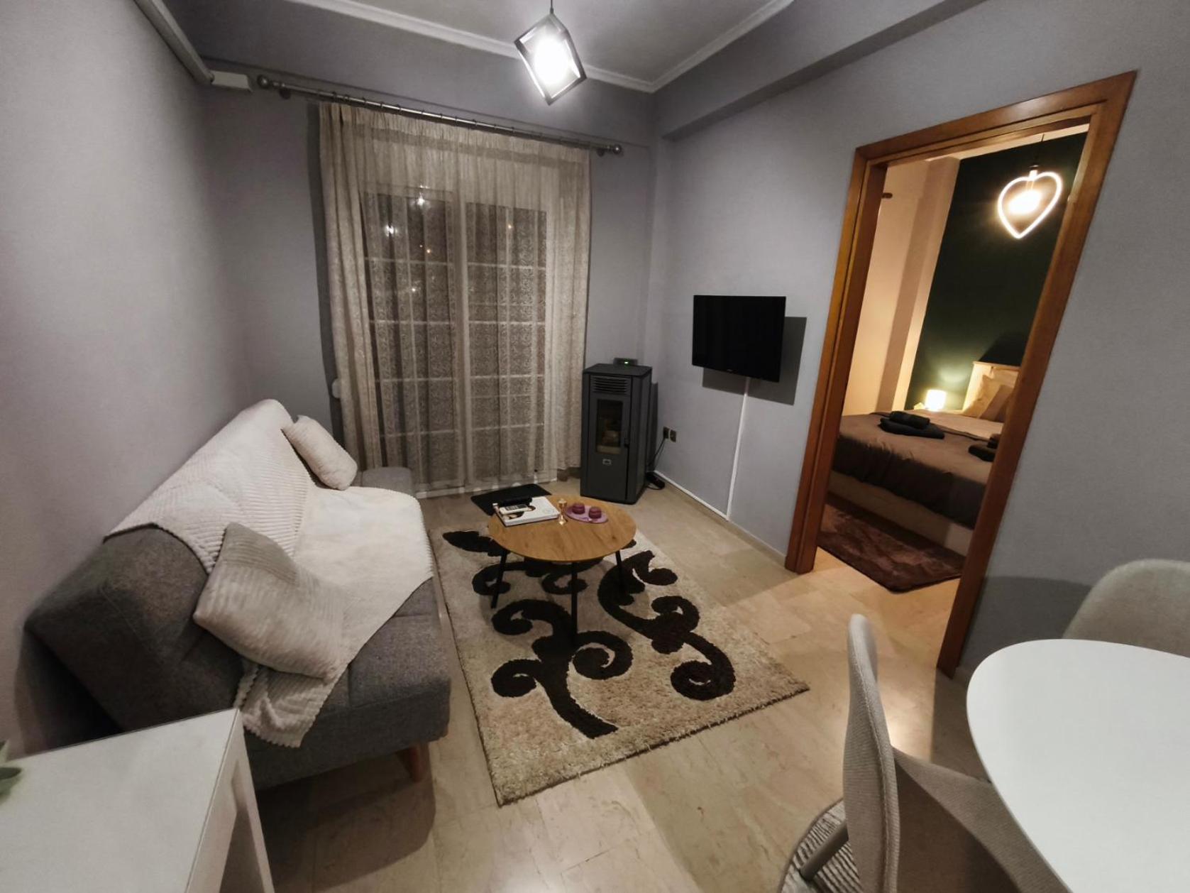 One-Bedroom Apartment photo 1