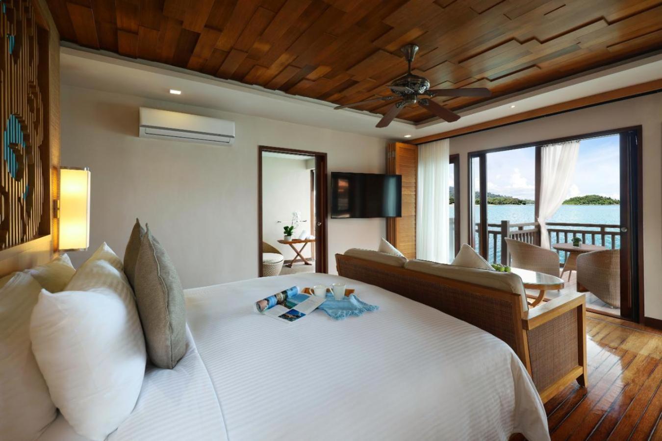 Premier Suite on Water - Photo 12