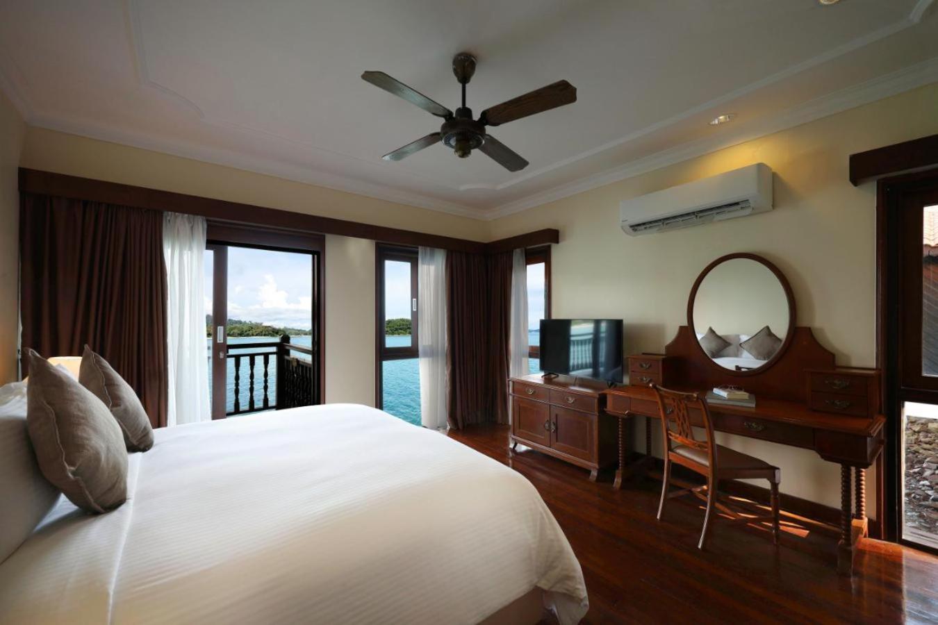 One Bedroom Suite on Water - Photo 6