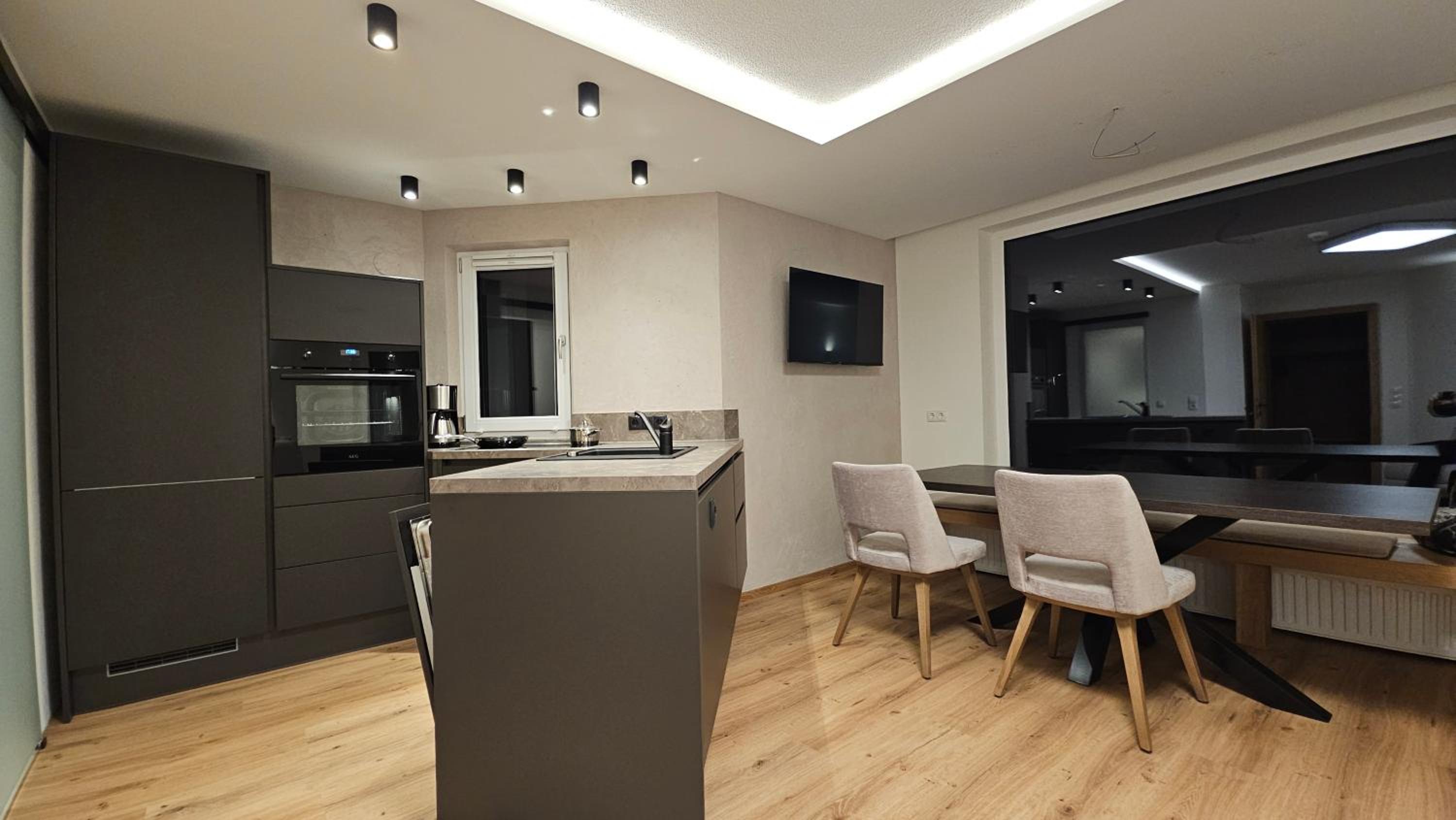 Two-Bedroom Apartment with Balcony photo 3