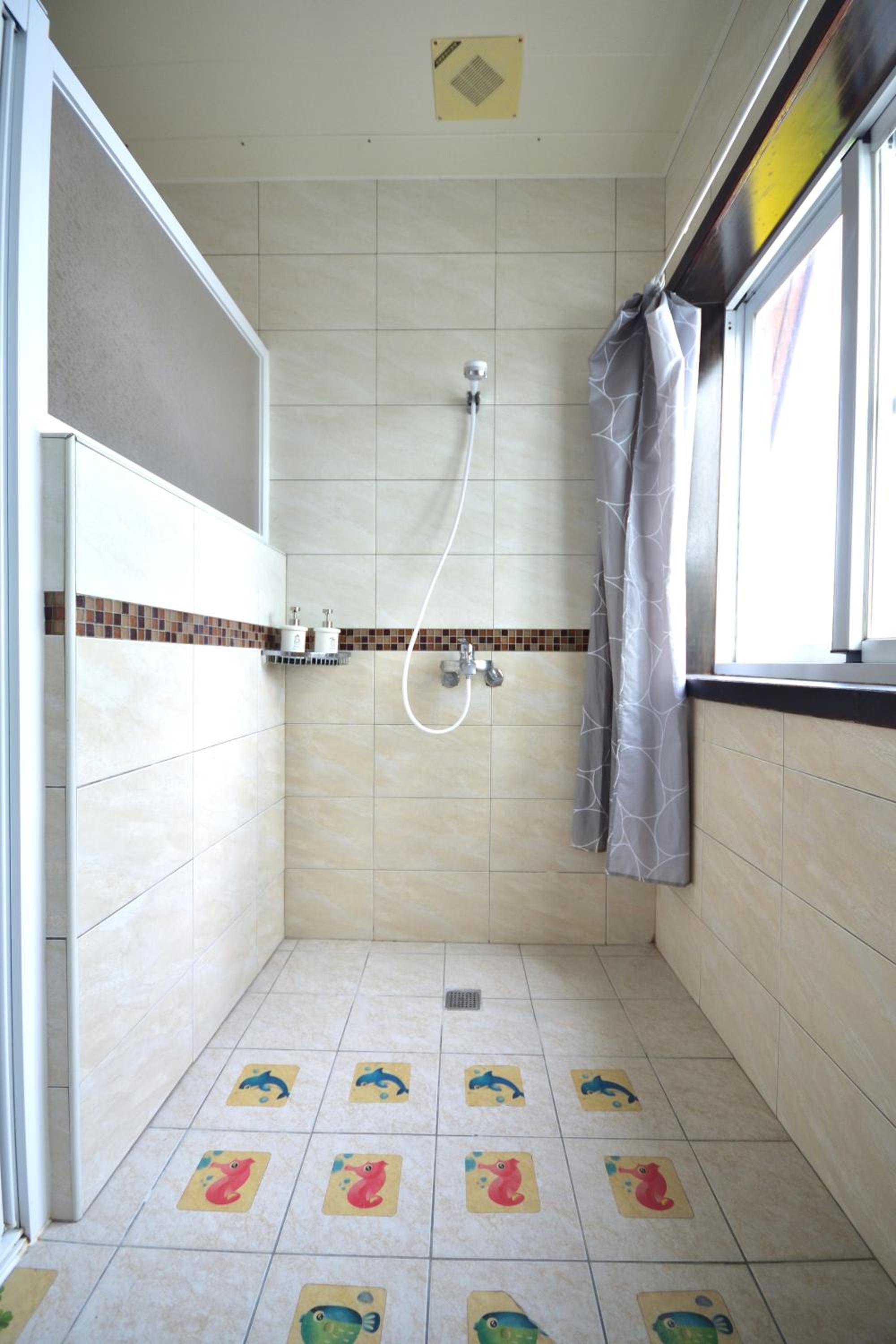 Family Room with Bathroom photo 1