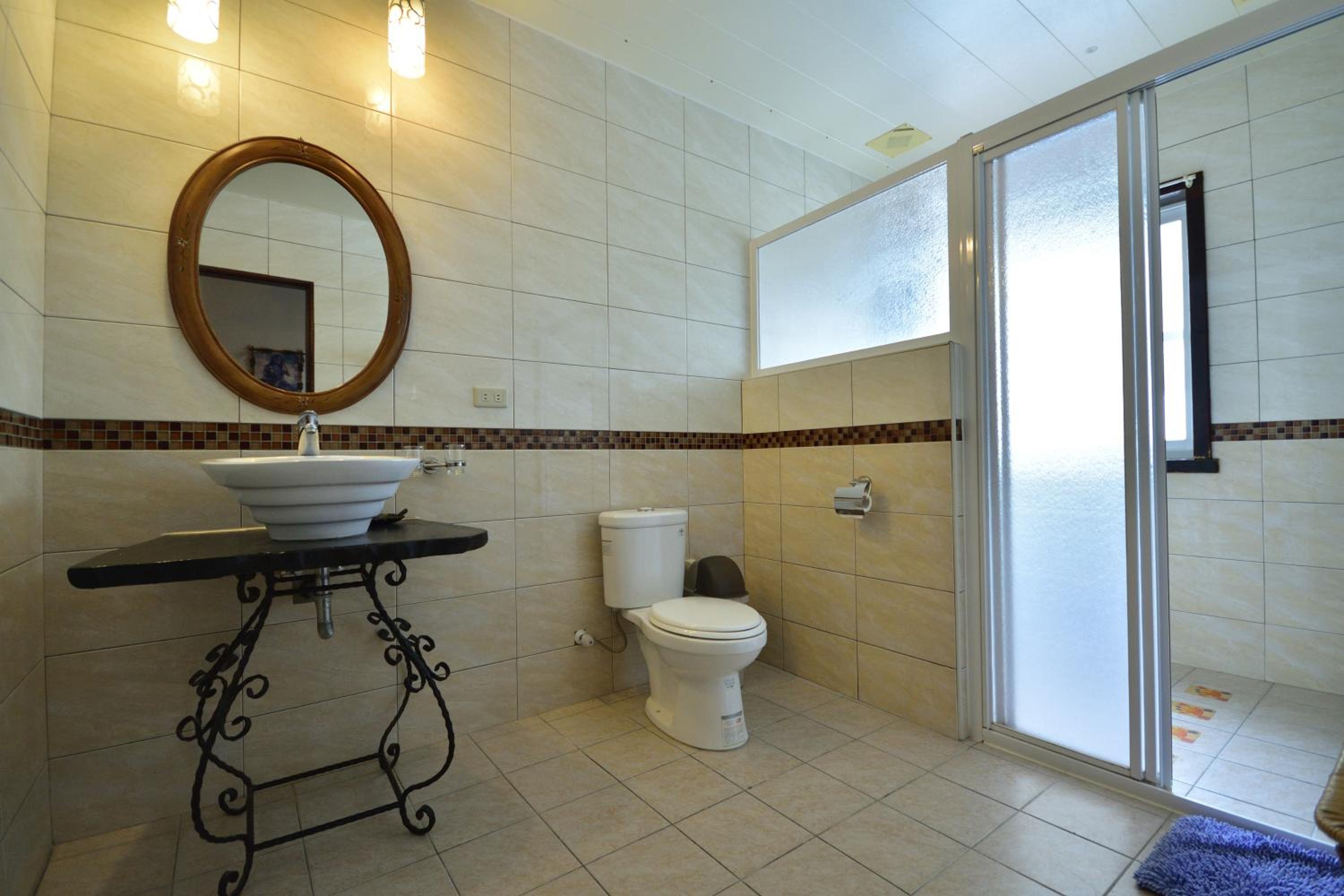 Family Room with Bathroom photo 2