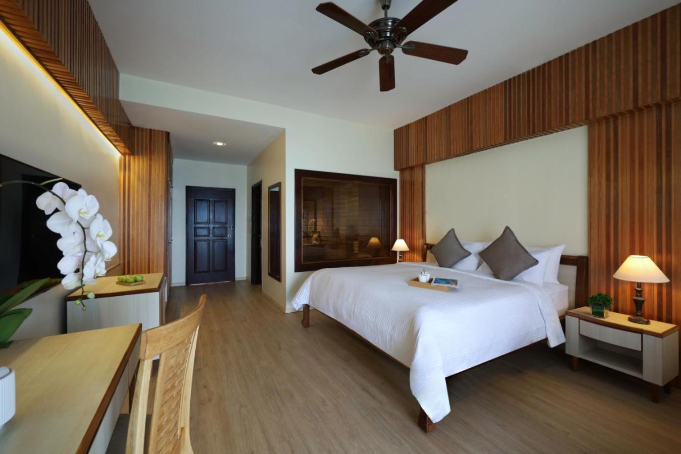 Premier Chalet On Water - Photo 11