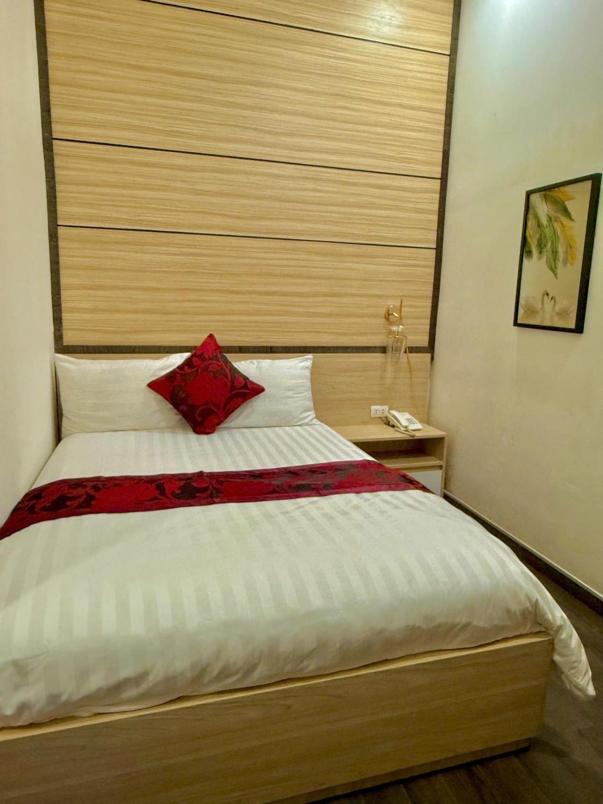 Small Single Room photo 2