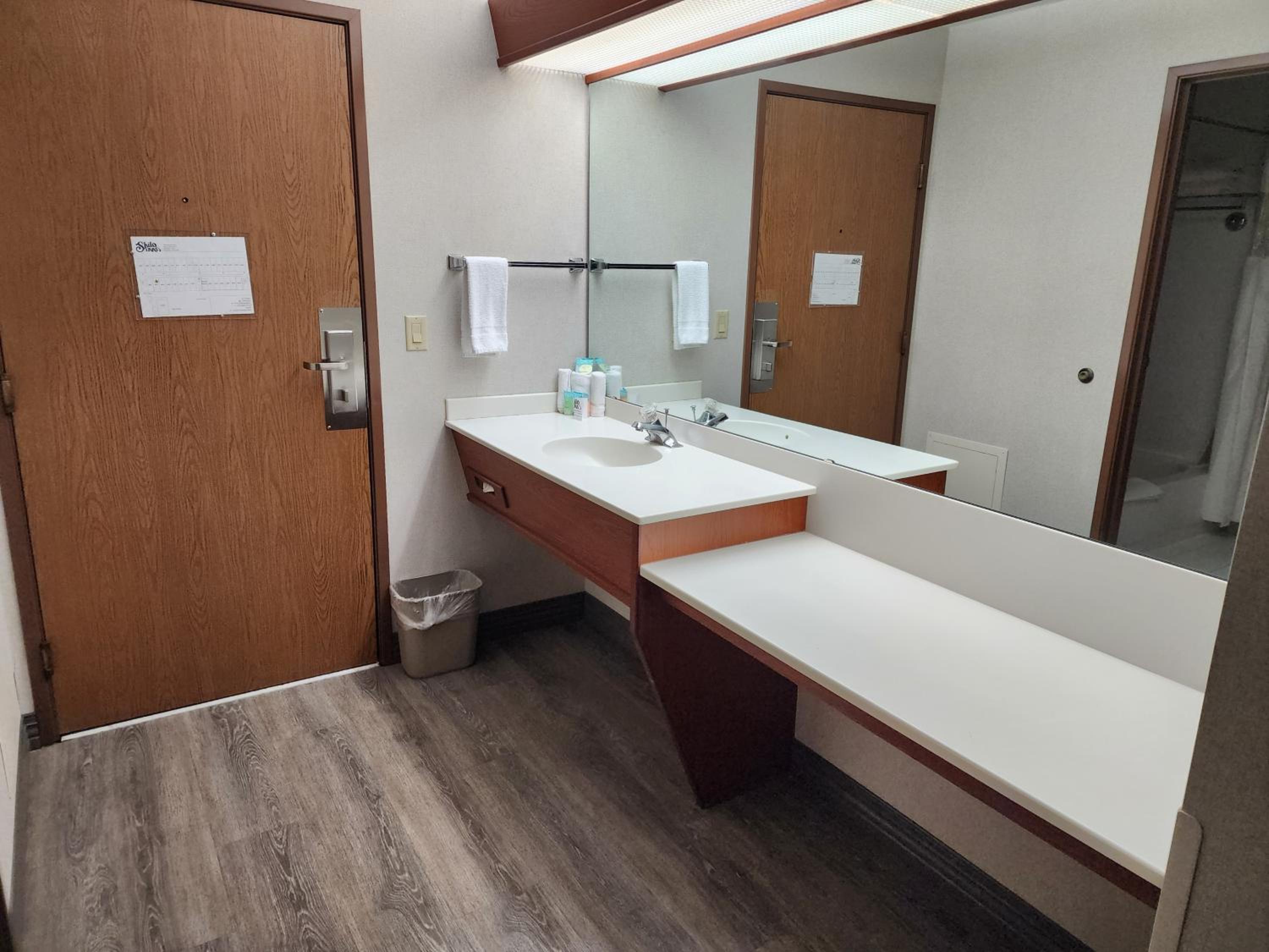 Executive Mini Suite 2 Queen Beds photo 3