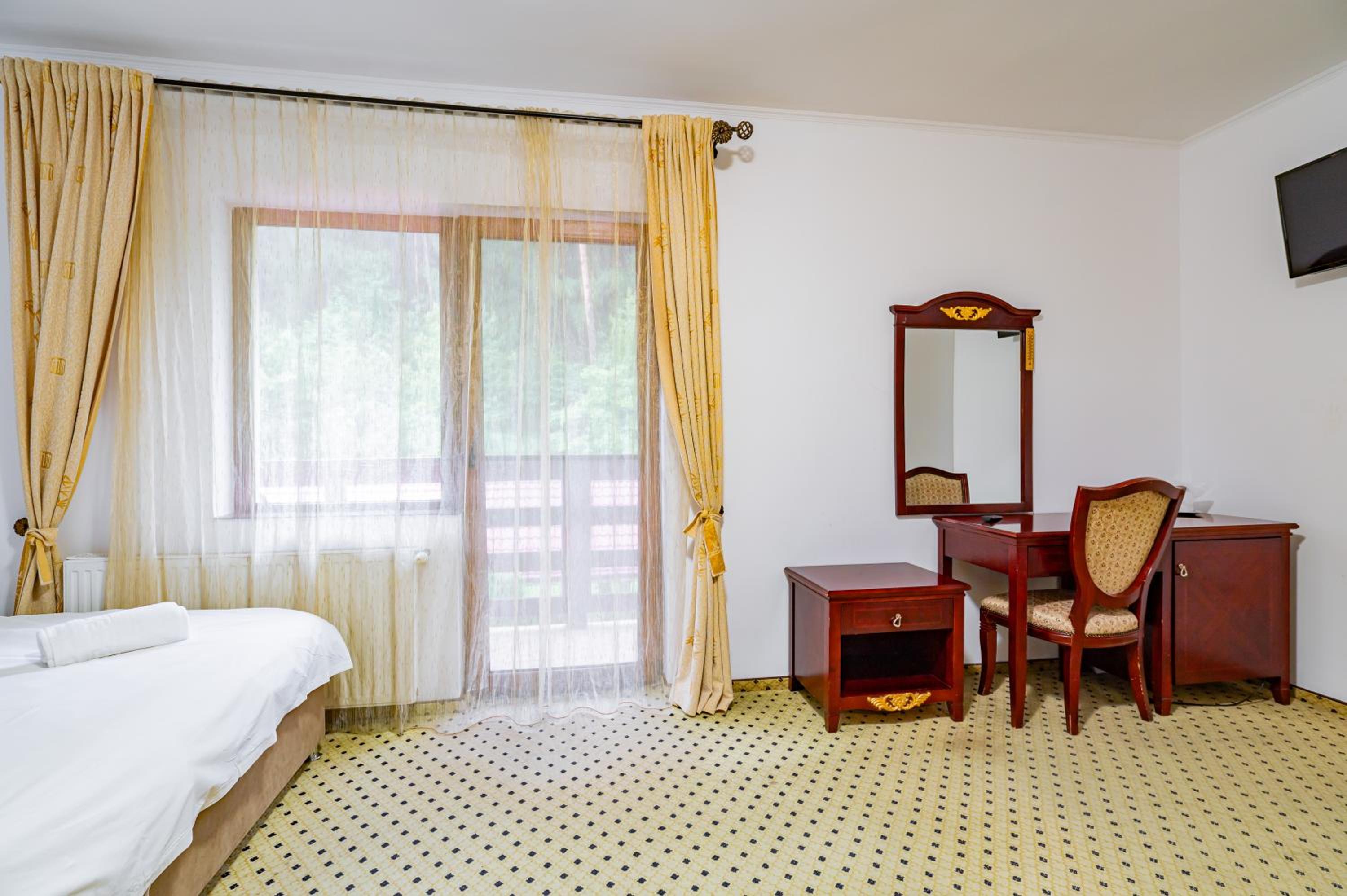 Budget Double Room photo 3