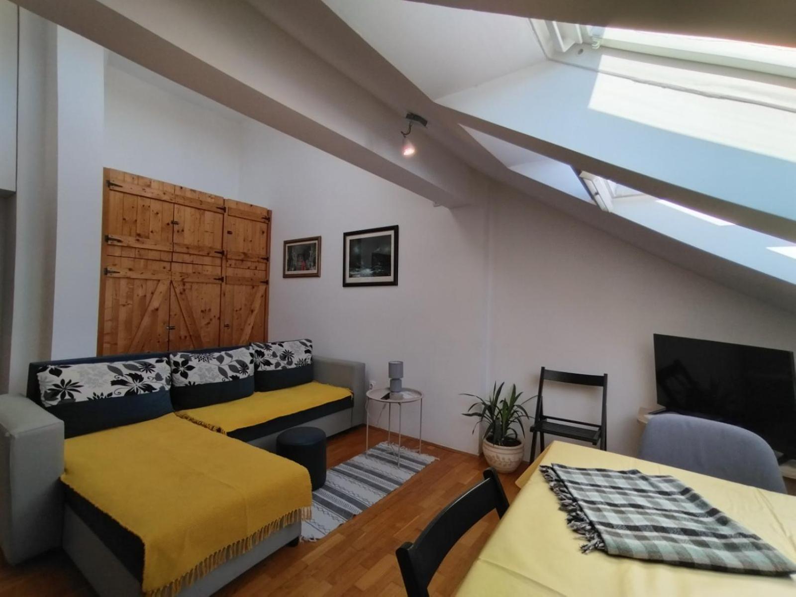 One-Bedroom Apartment photo 1