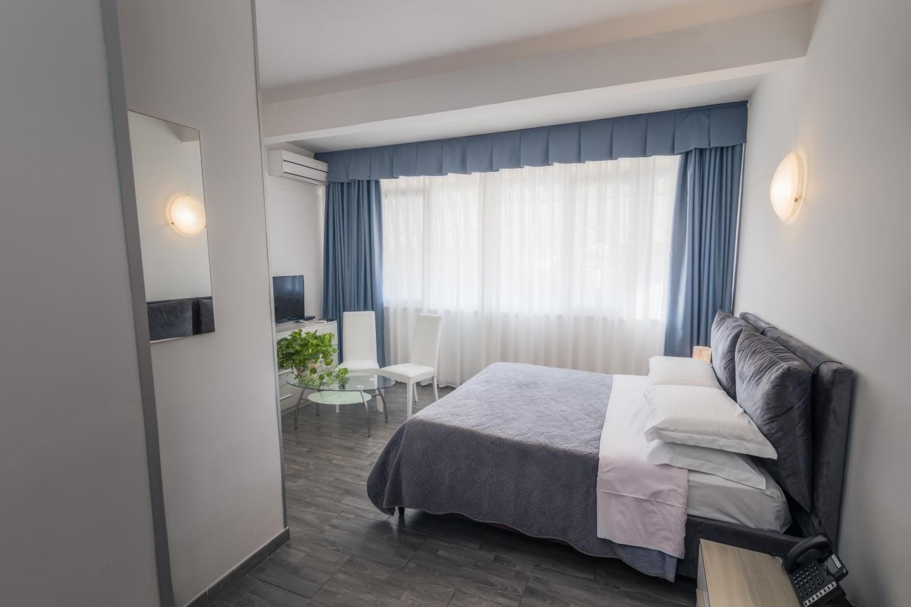 Double or Twin Room - Photo 17