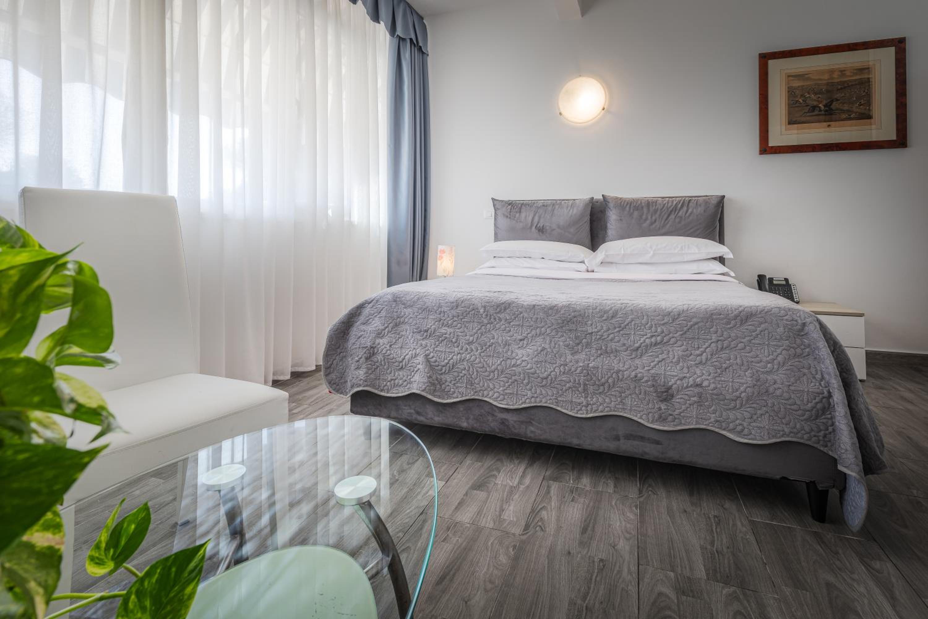 Double or Twin Room - Photo 18