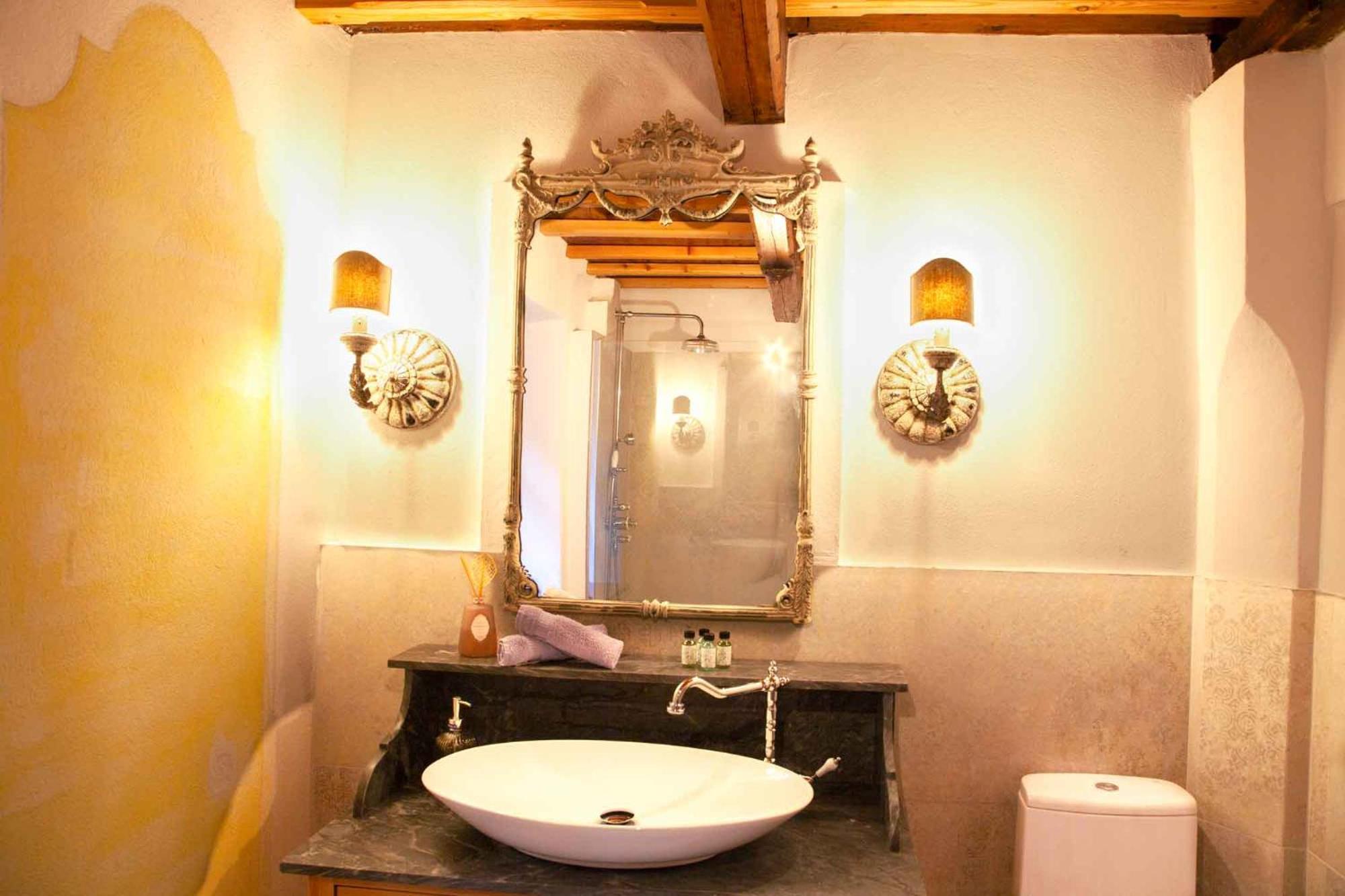 Deluxe Suite - Photo 21