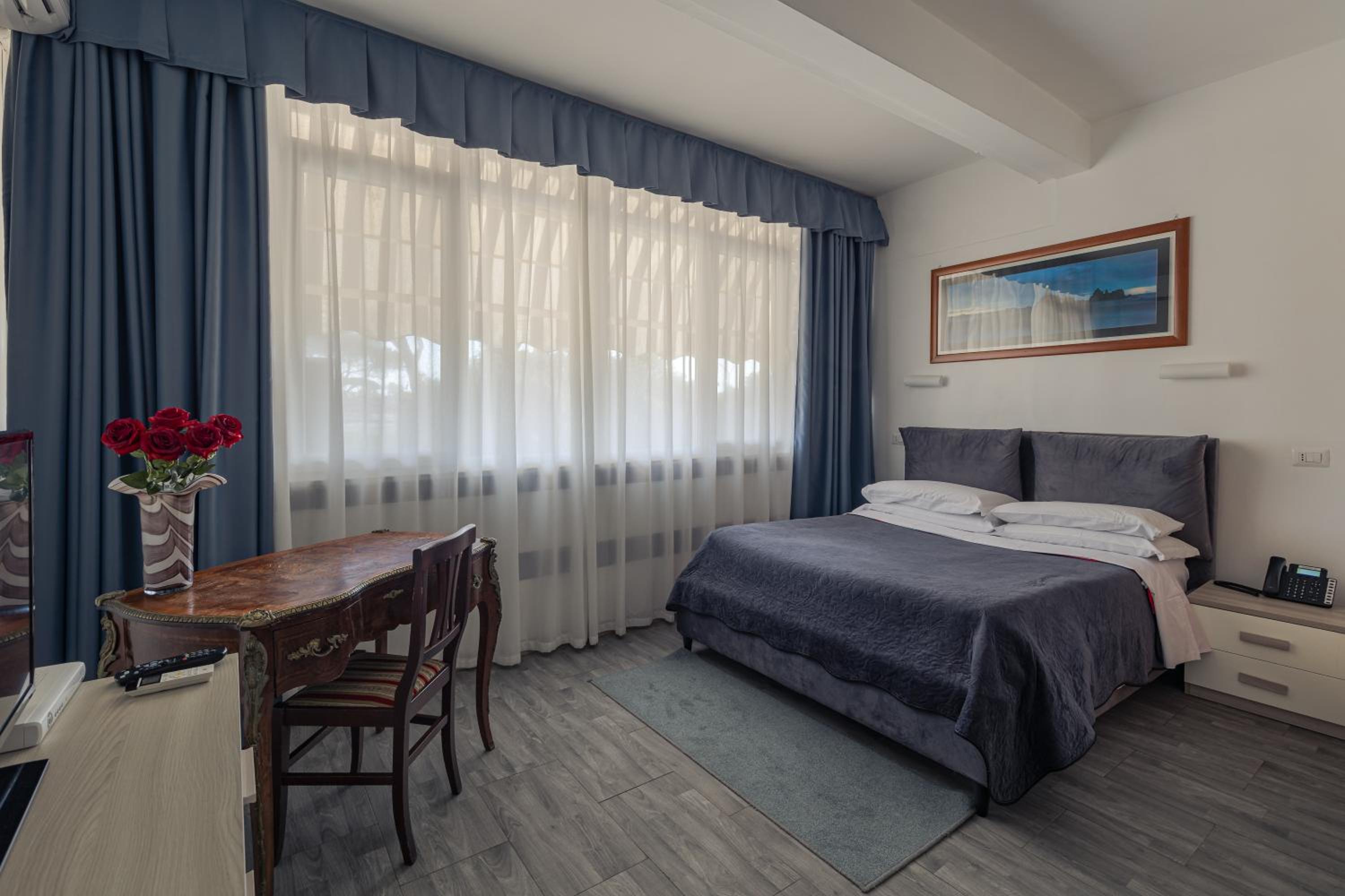Double or Twin Room - Photo 2