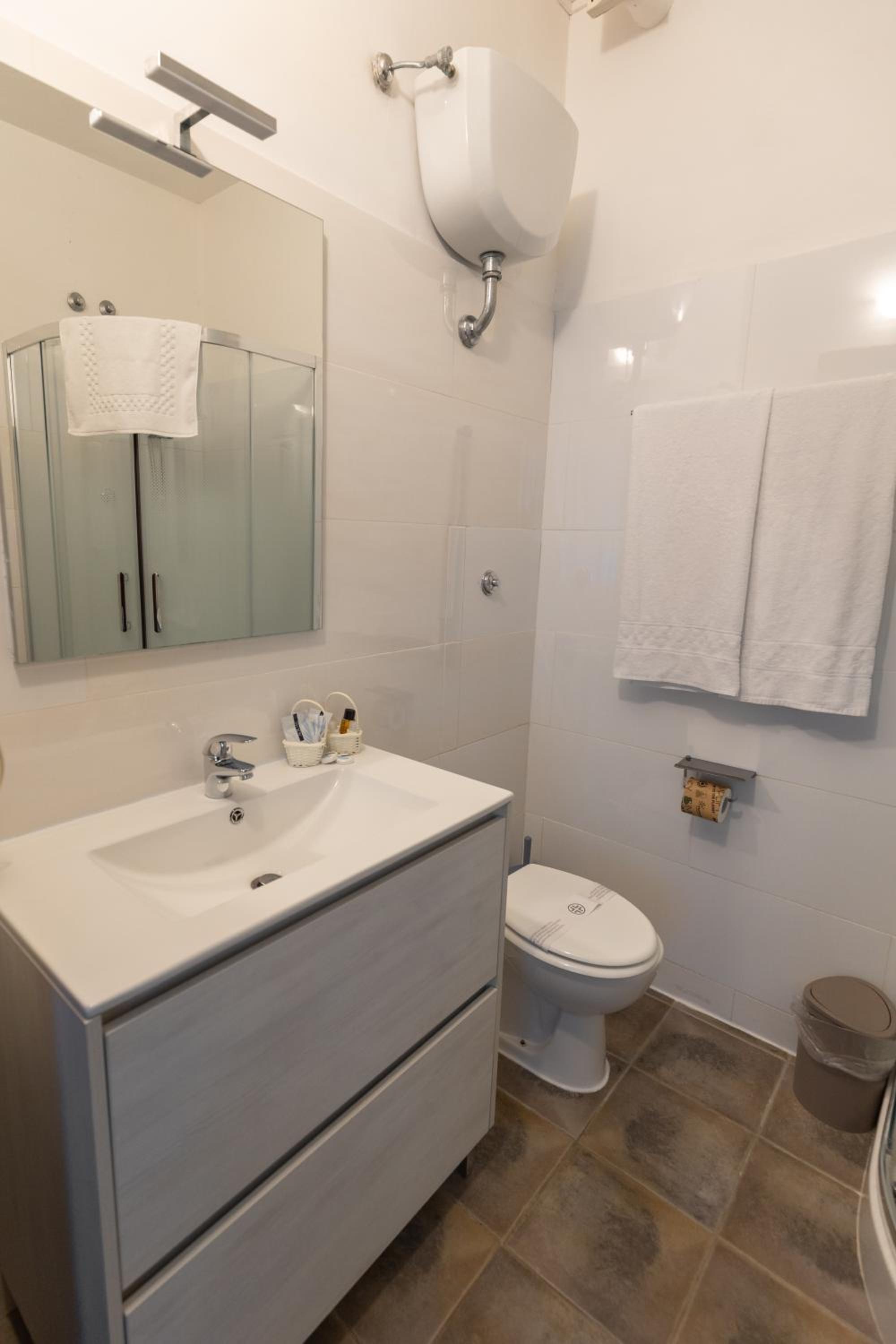 Double or Twin Room - Photo 15
