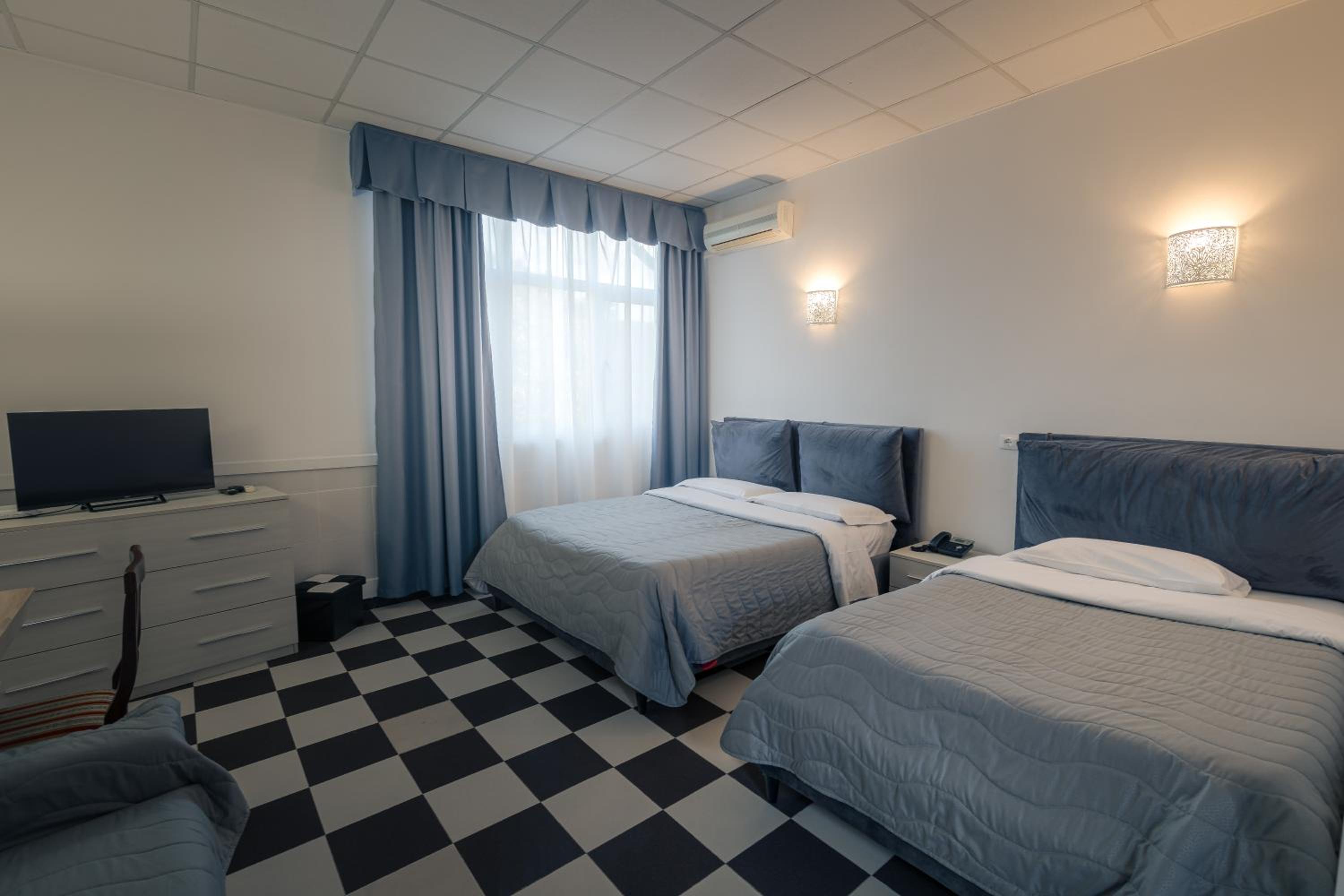 Triple Room - Photo 1