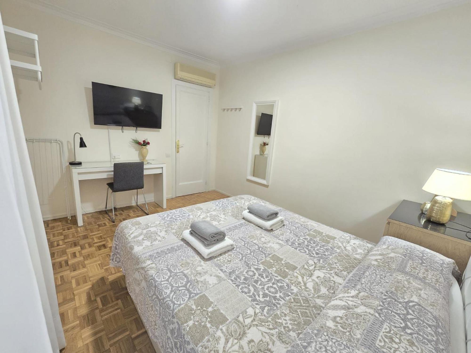 Double Room With Shared Bathroom photo 2