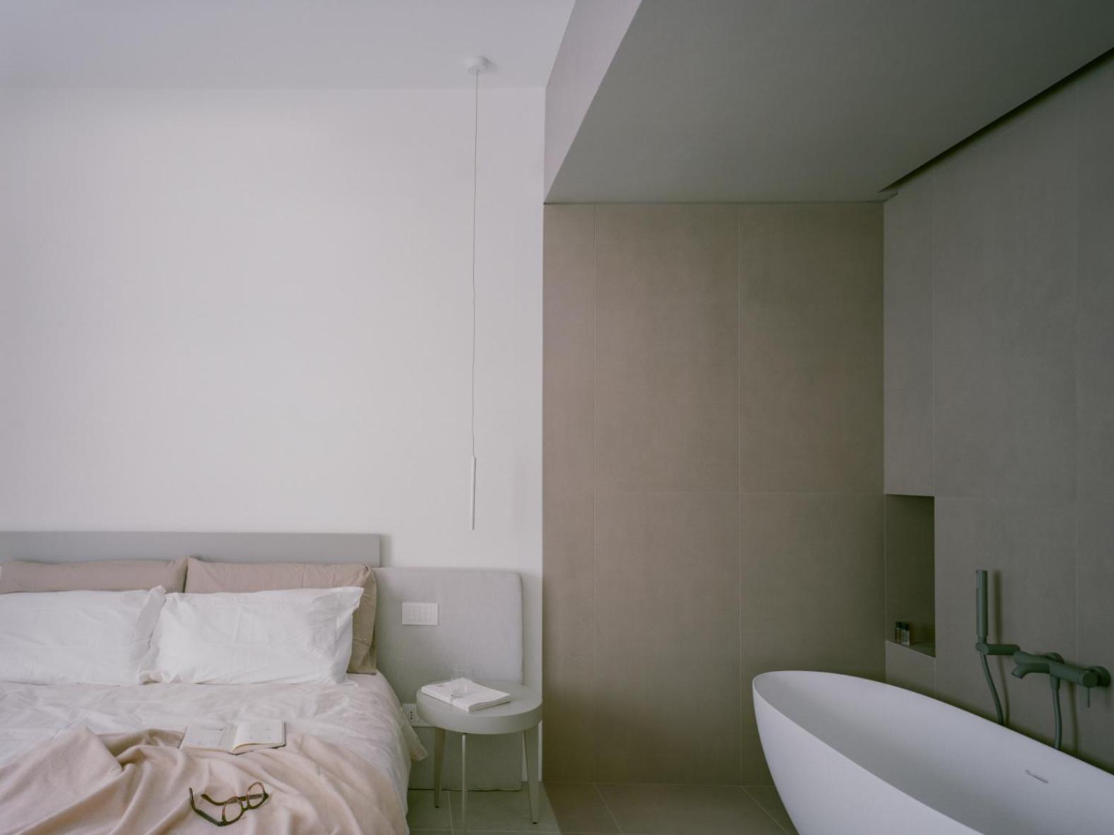Large Double Room photo 2