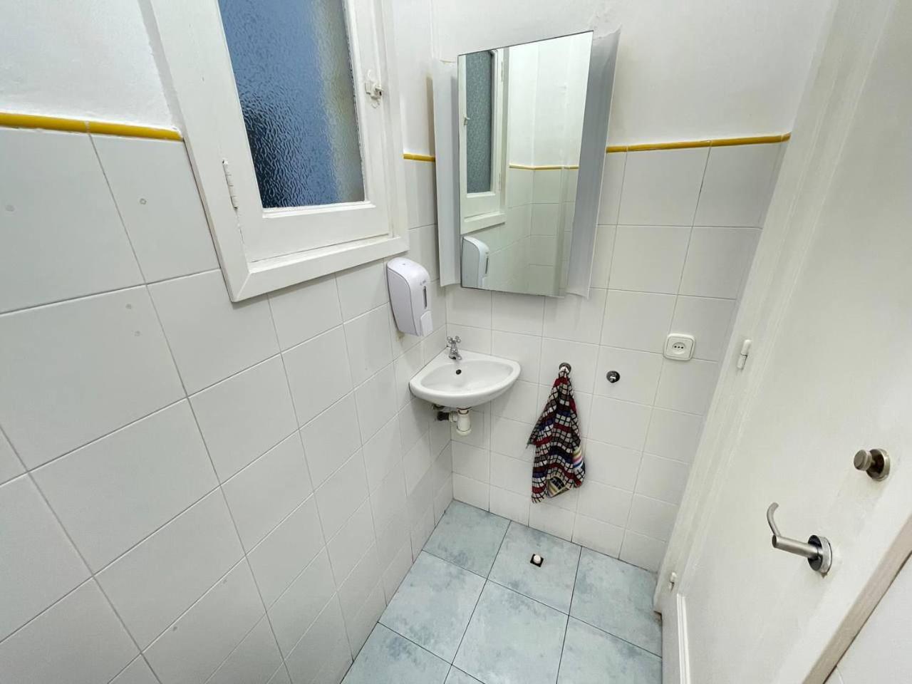 Quadruple Room With Shared Bathroom photo 3