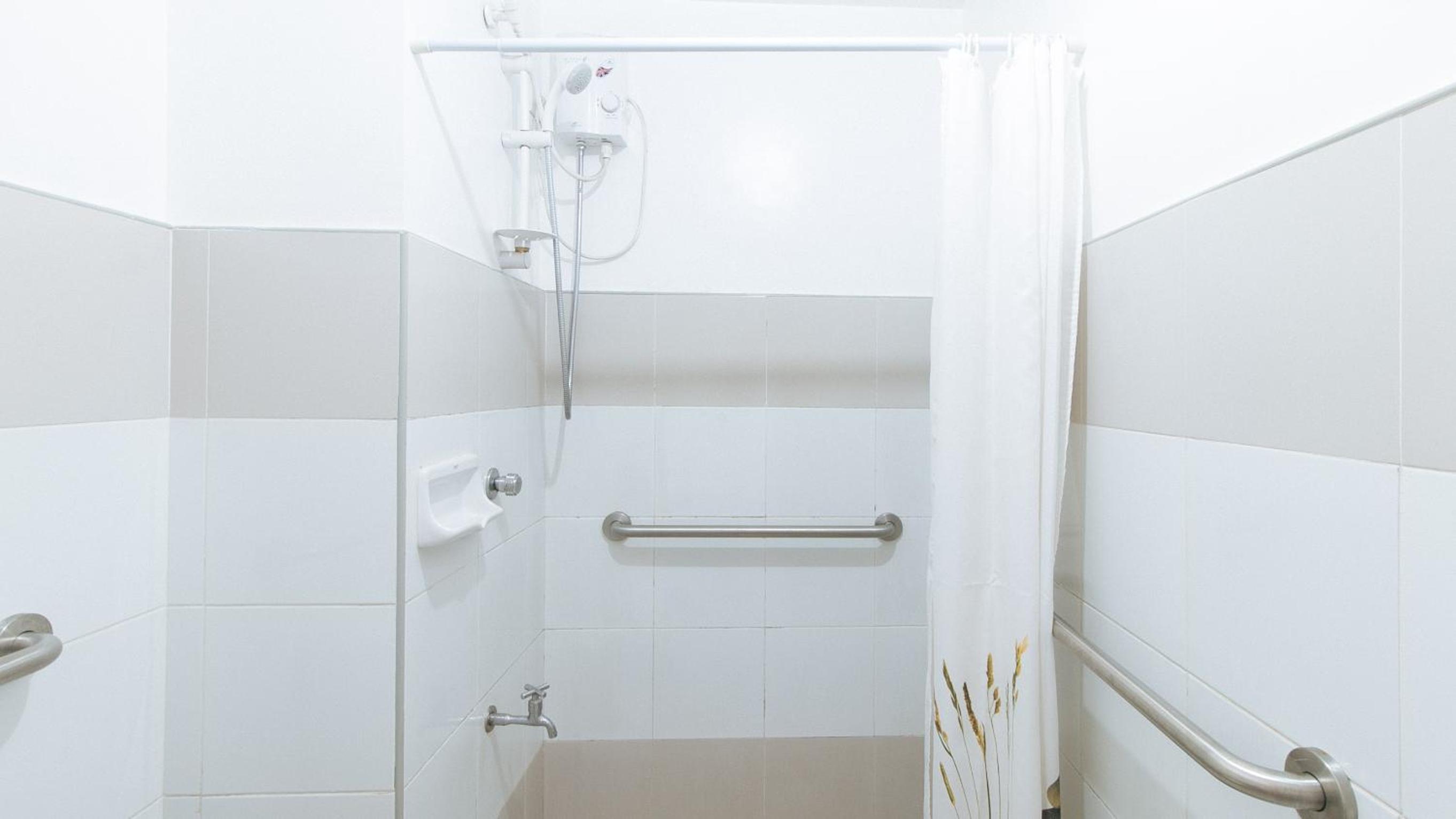 Standard Double Room - Photo 13