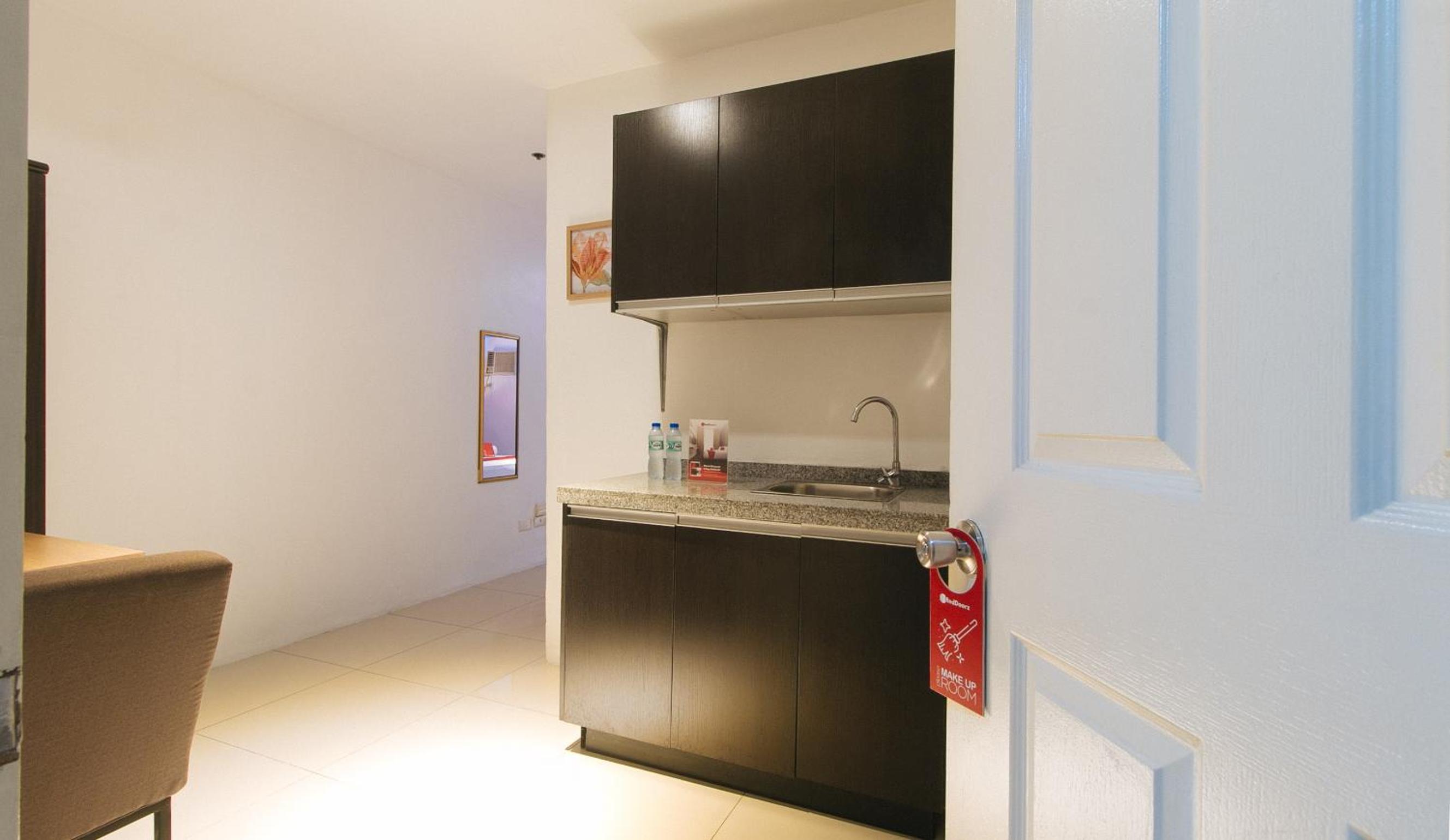 Standard Double Room - Photo 11
