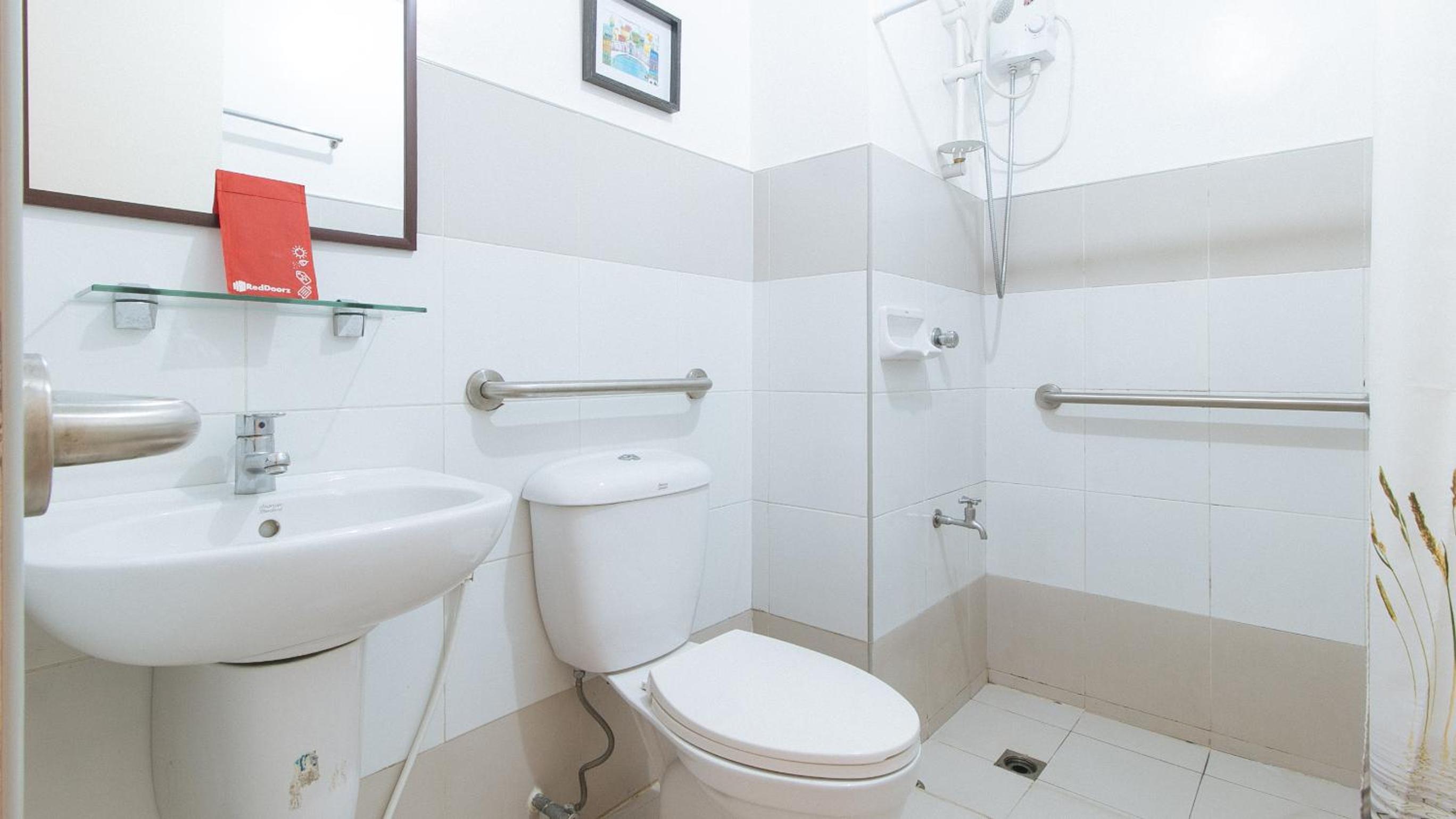 Standard Double Room - Photo 15
