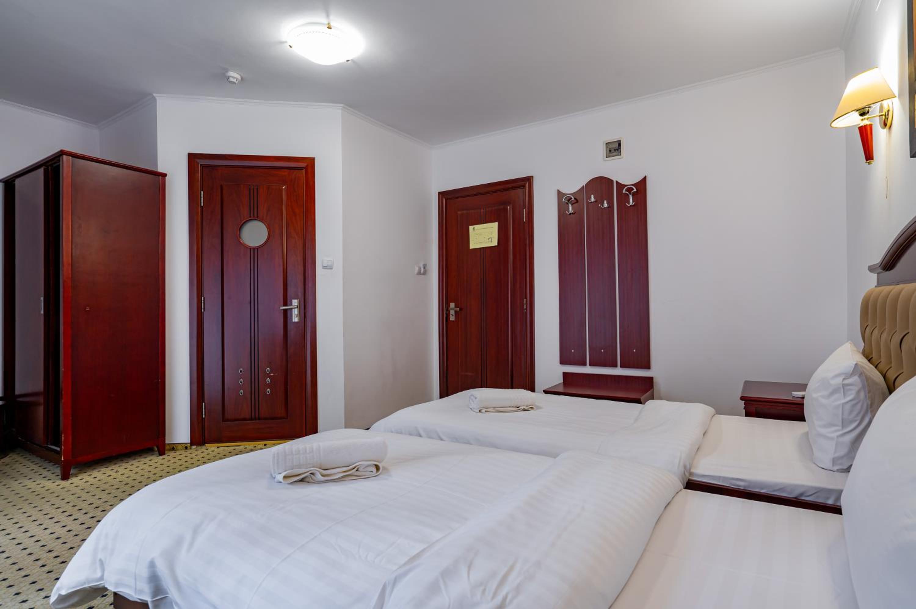 Twin Room - Photo 3
