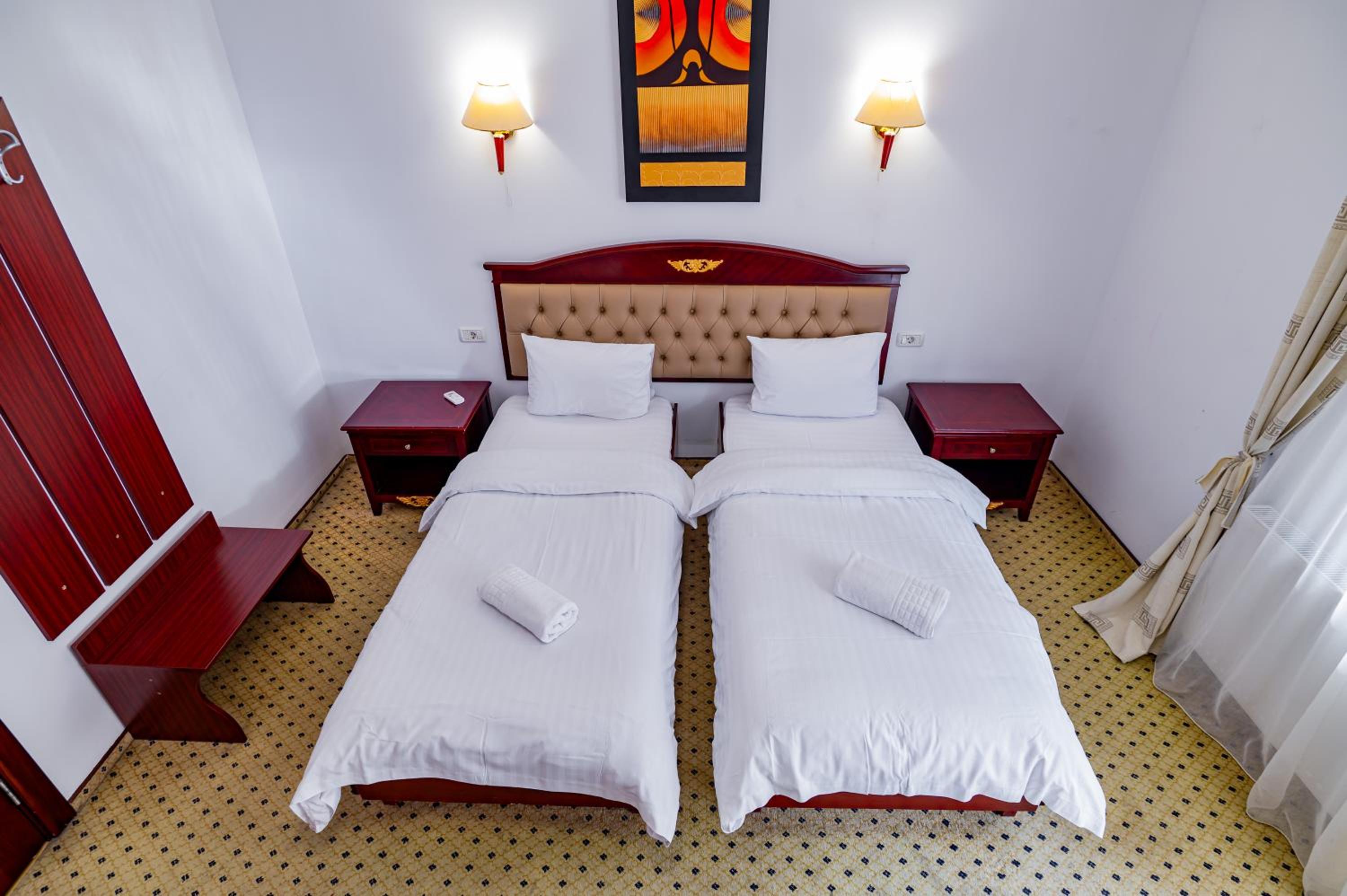 Twin Room - Photo 4