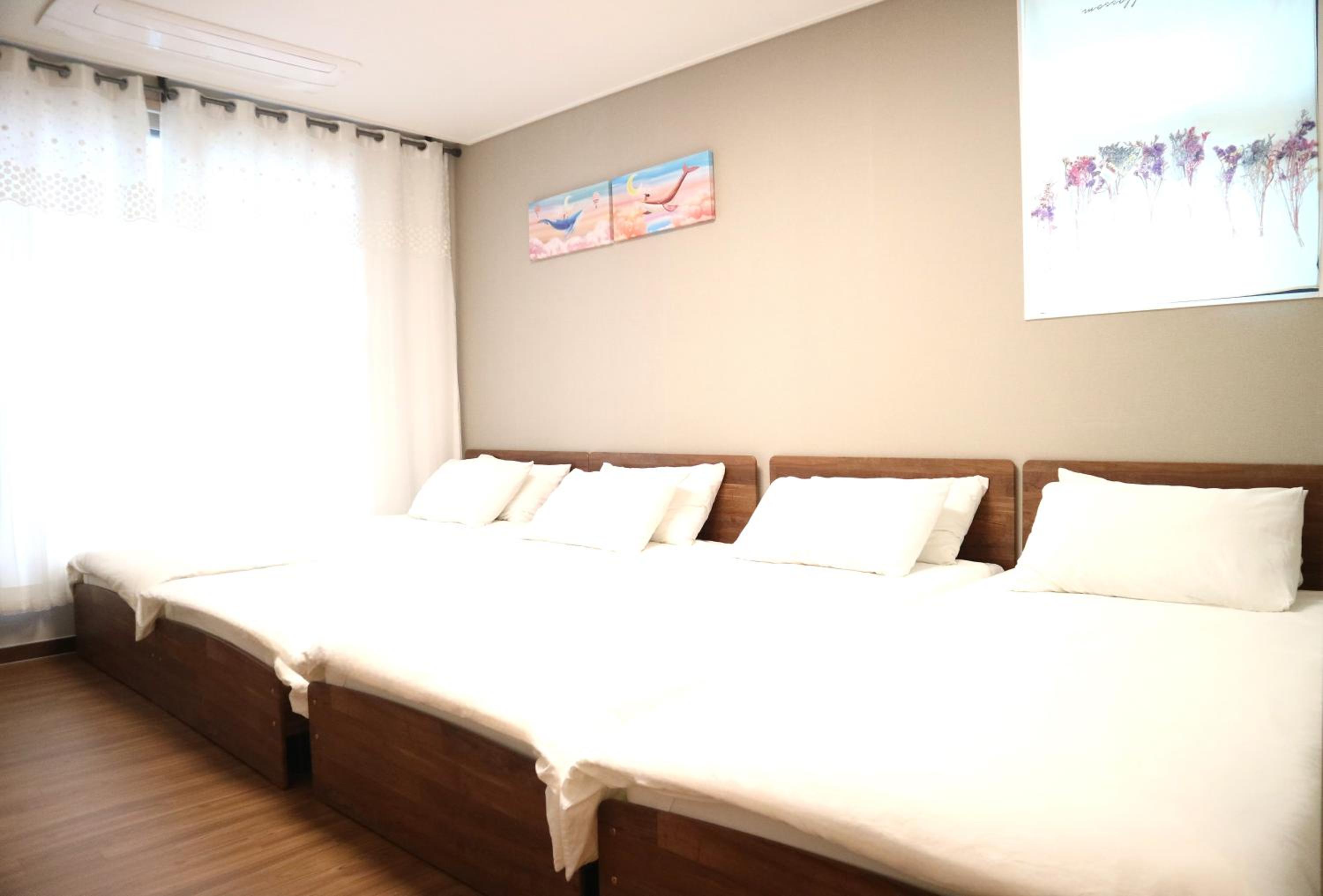 Deluxe Family Room - Photo 3