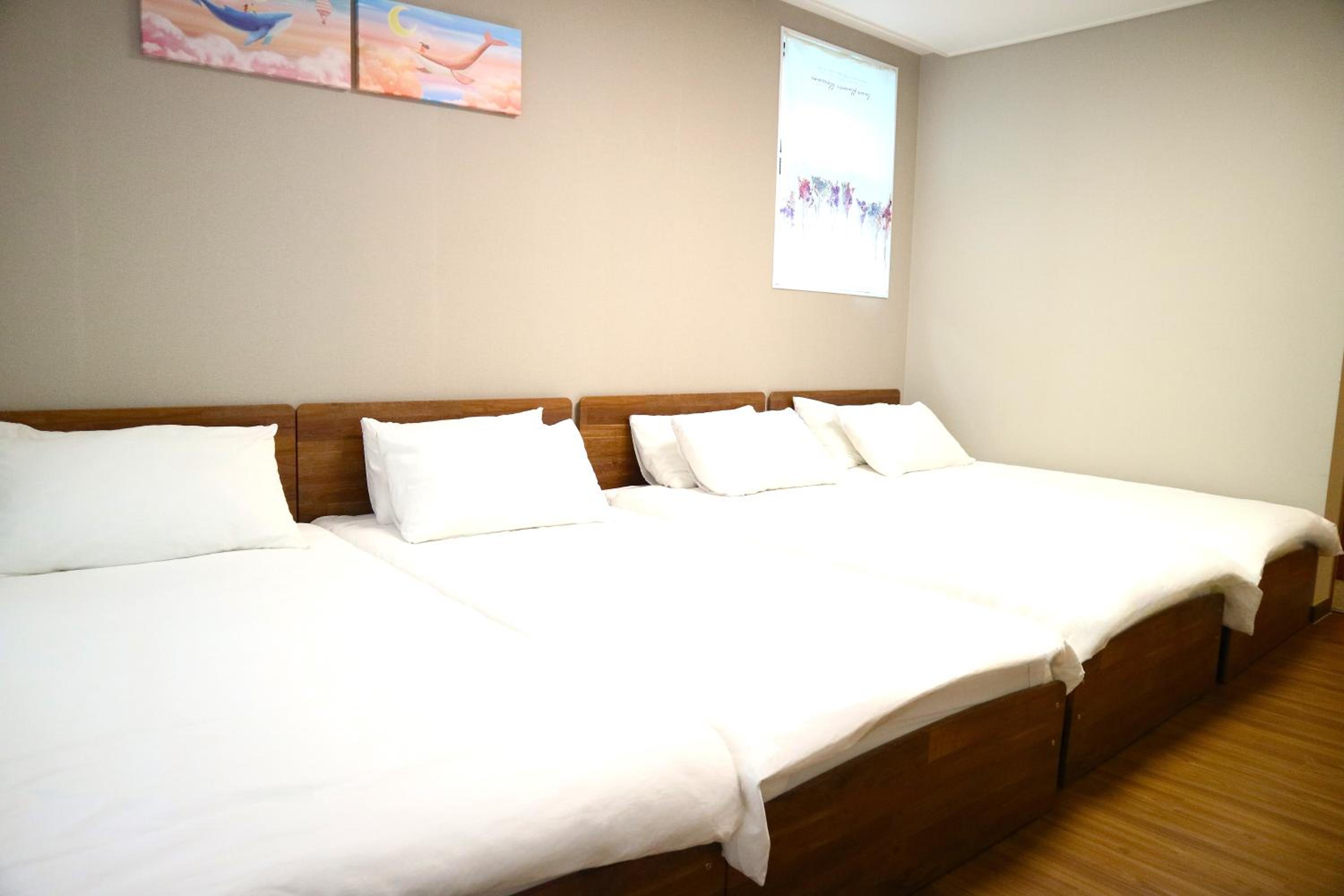 Deluxe Family Room - Photo 1