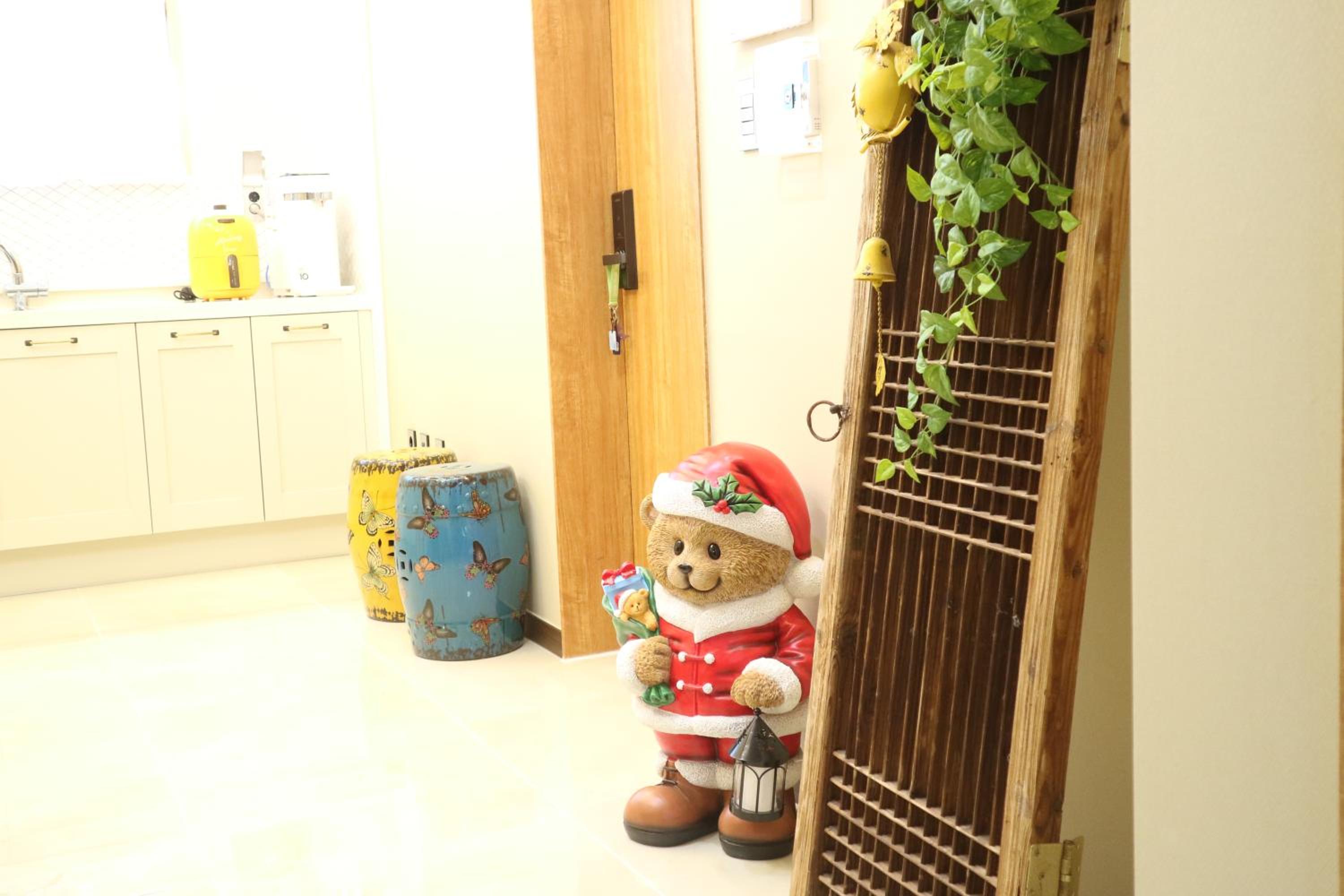 Twin Room with Private Bathroom - Photo 36