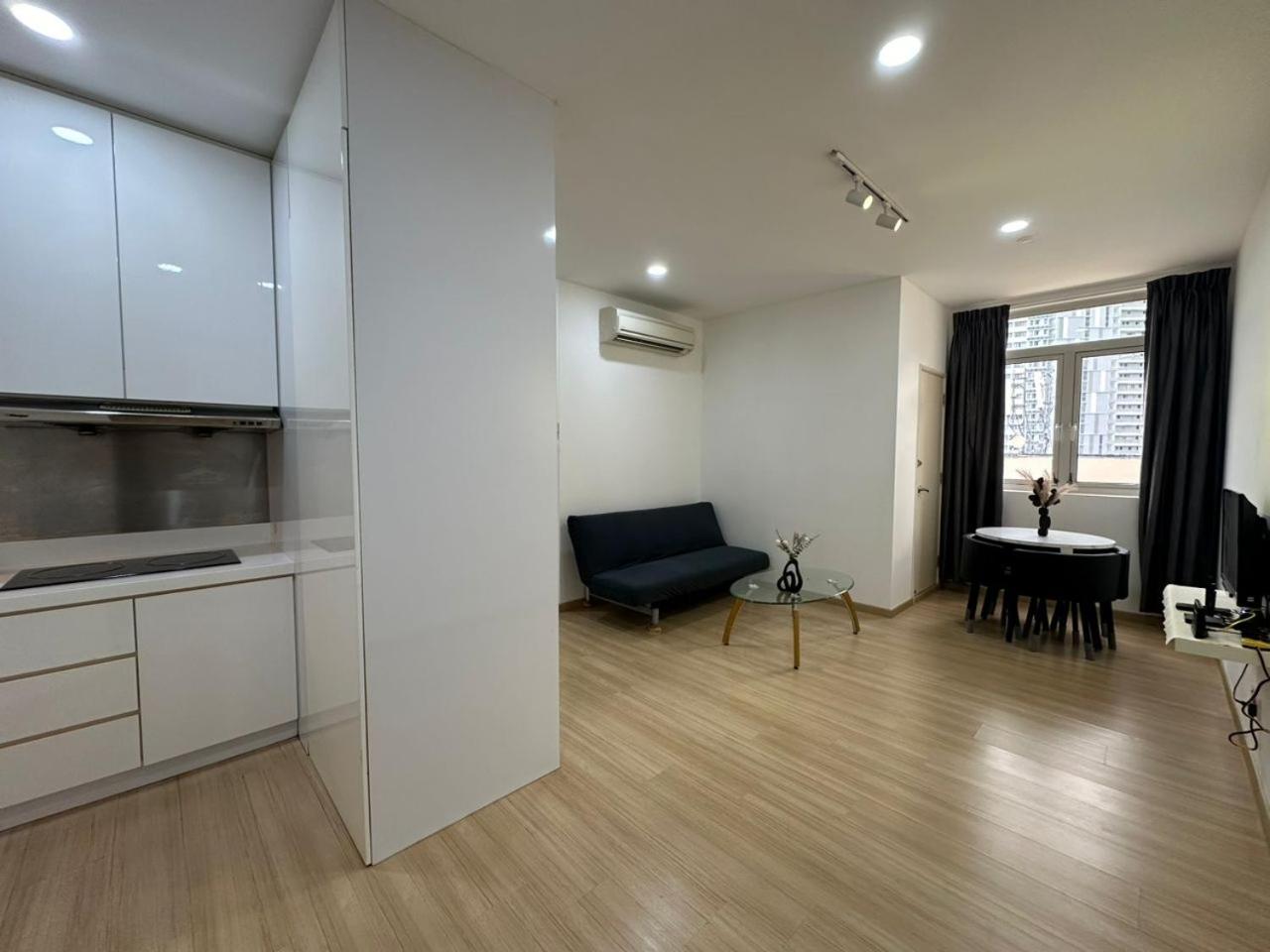One-Bedroom Apartment photo 1