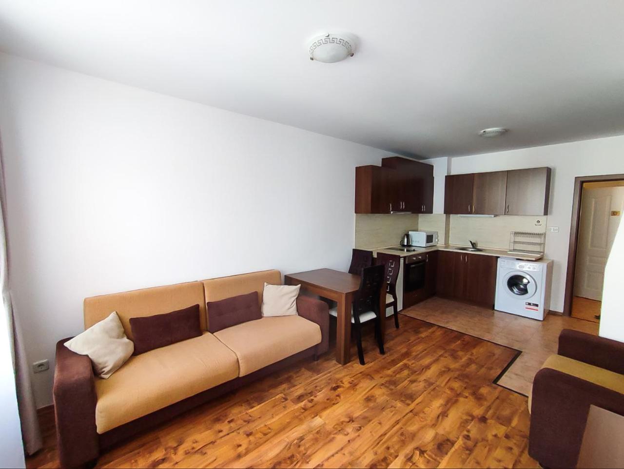 Apartment with Balcony photo 1