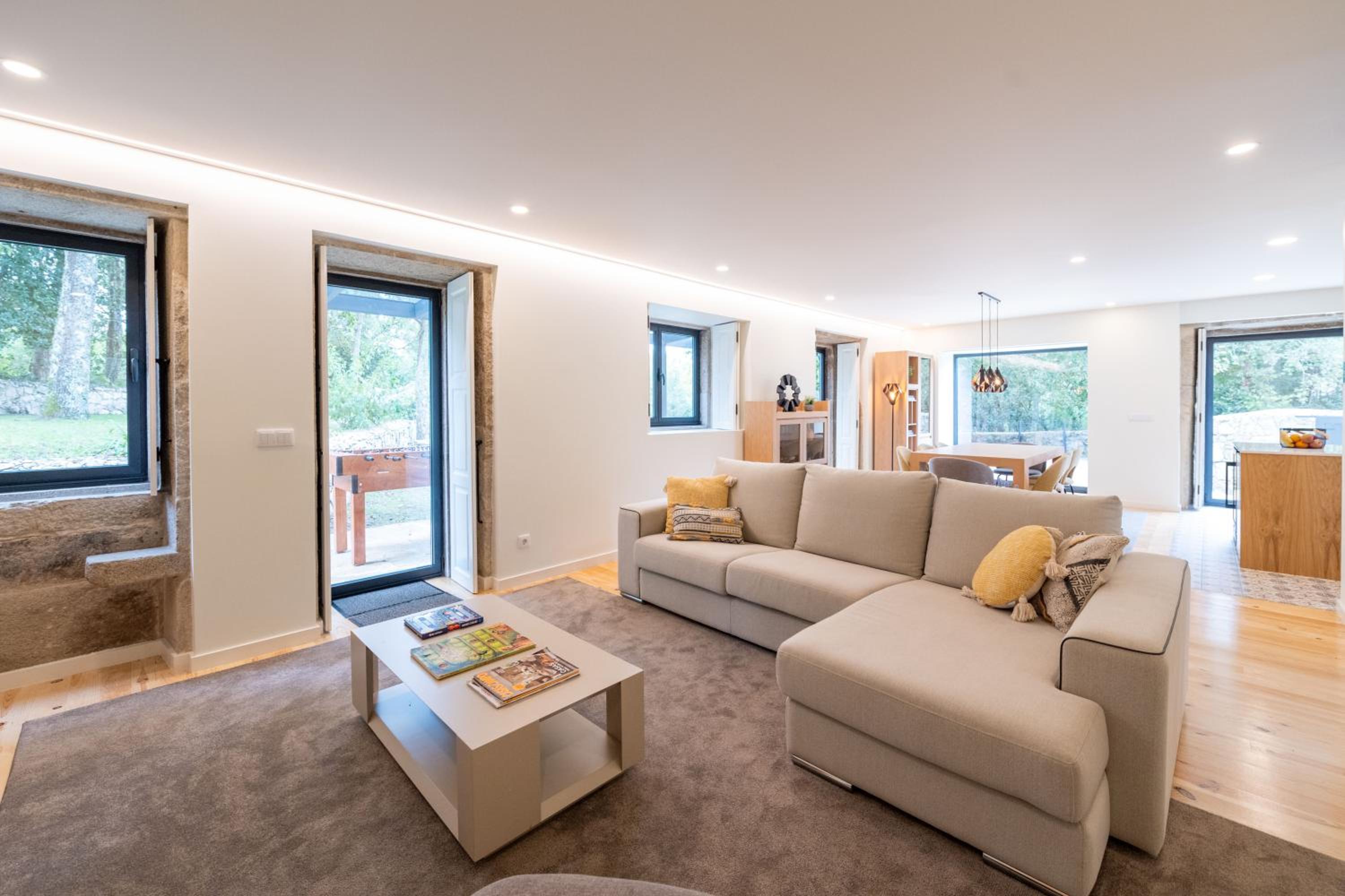 Five-Bedroom House photo 1