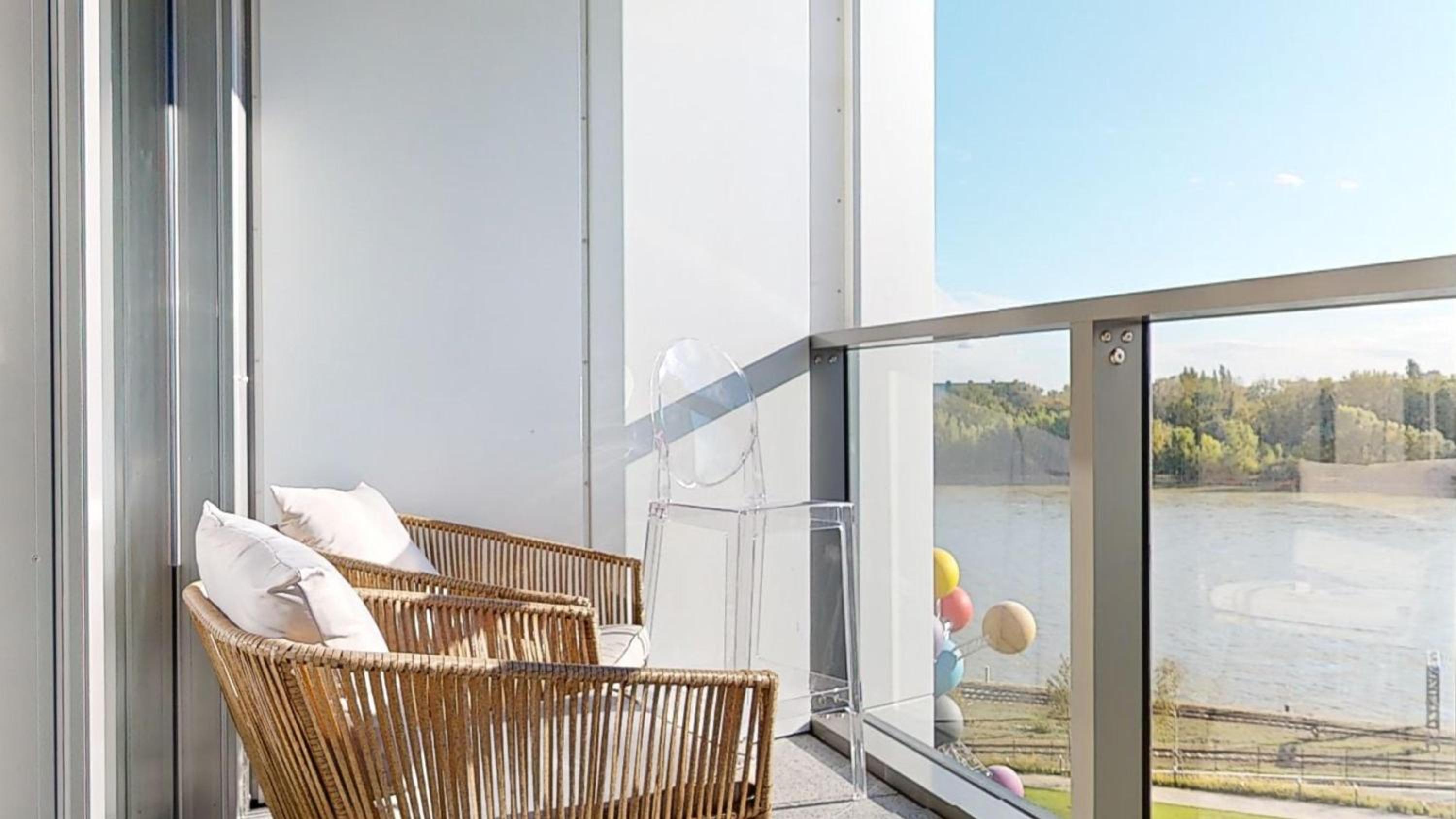 One-Bedroom Apartment with River View - Photo 11