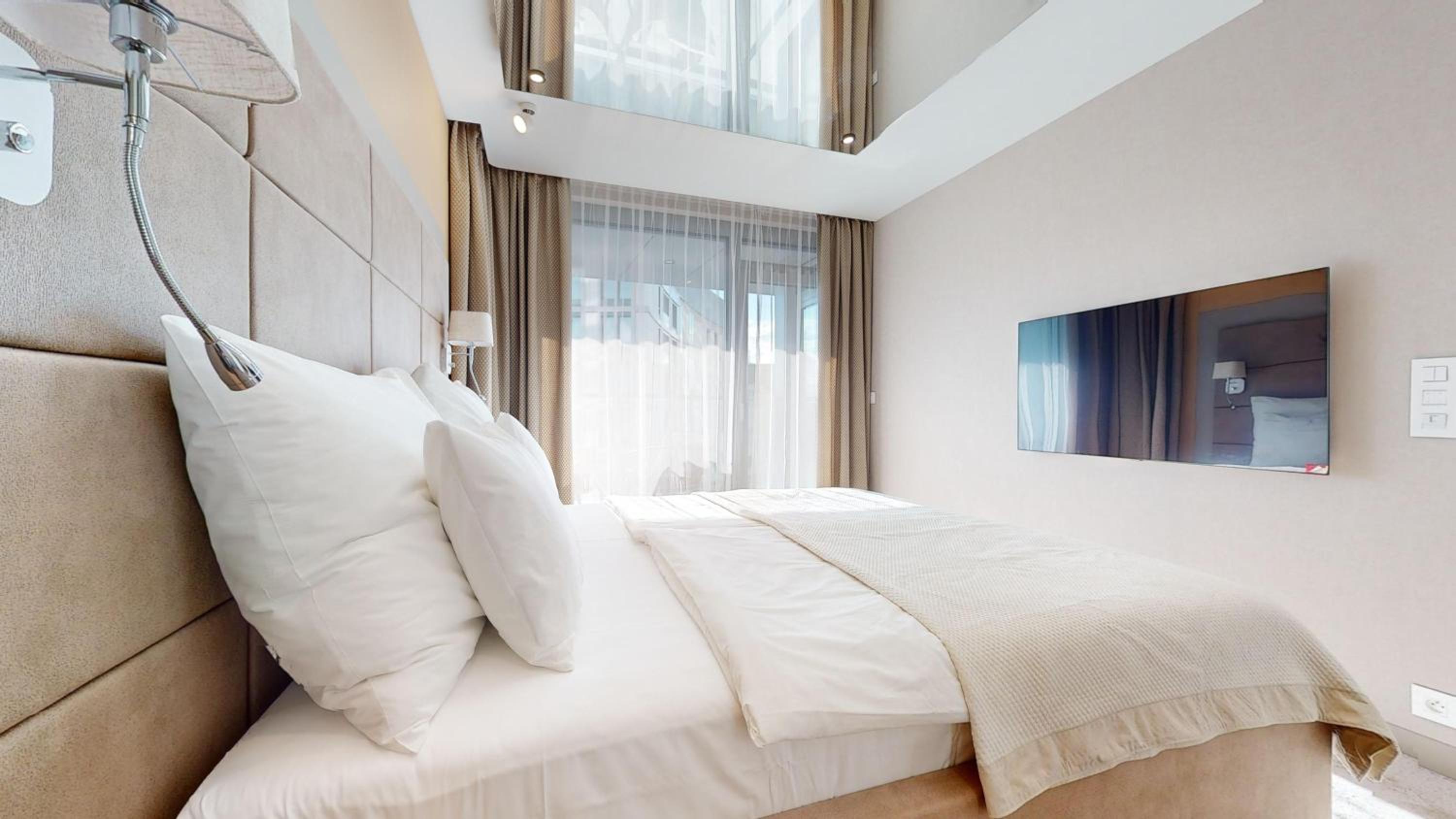 One-Bedroom Apartment with River View - Photo 10