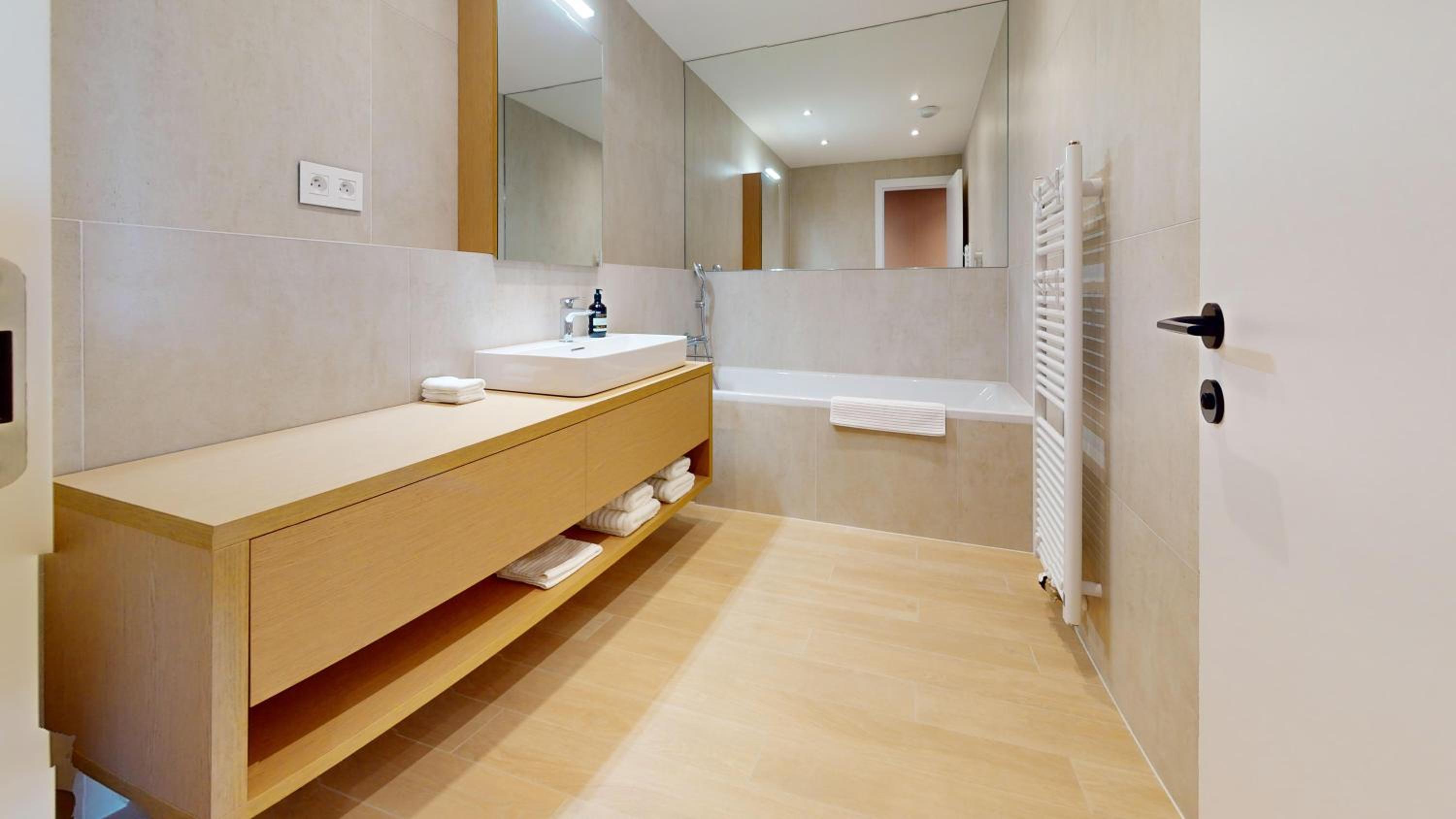 One-Bedroom Apartment with River View - Photo 13