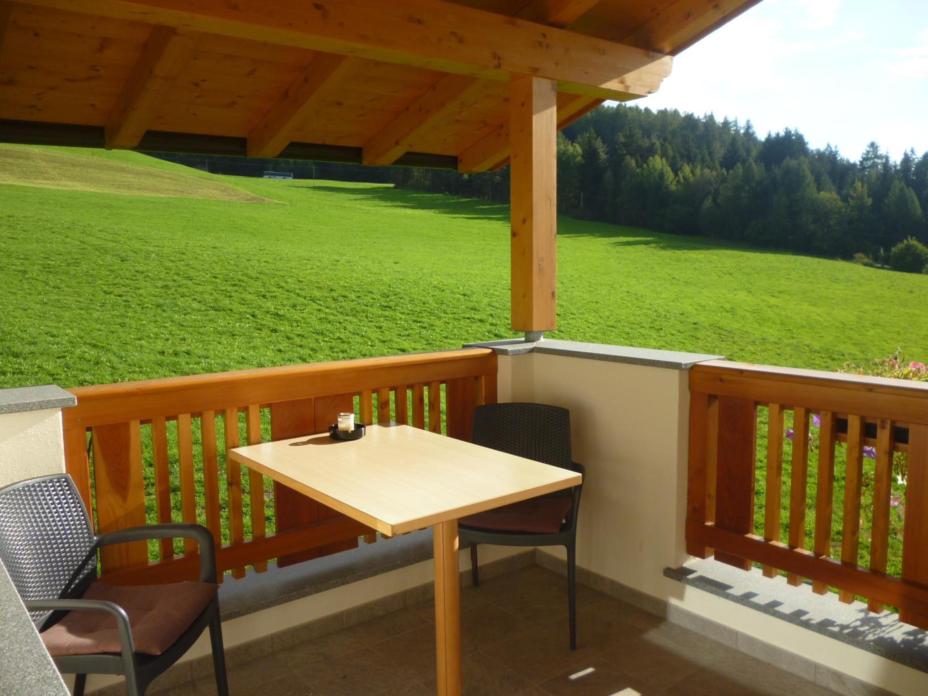 One-Bedroom Apartment with Balcony-David photo 2