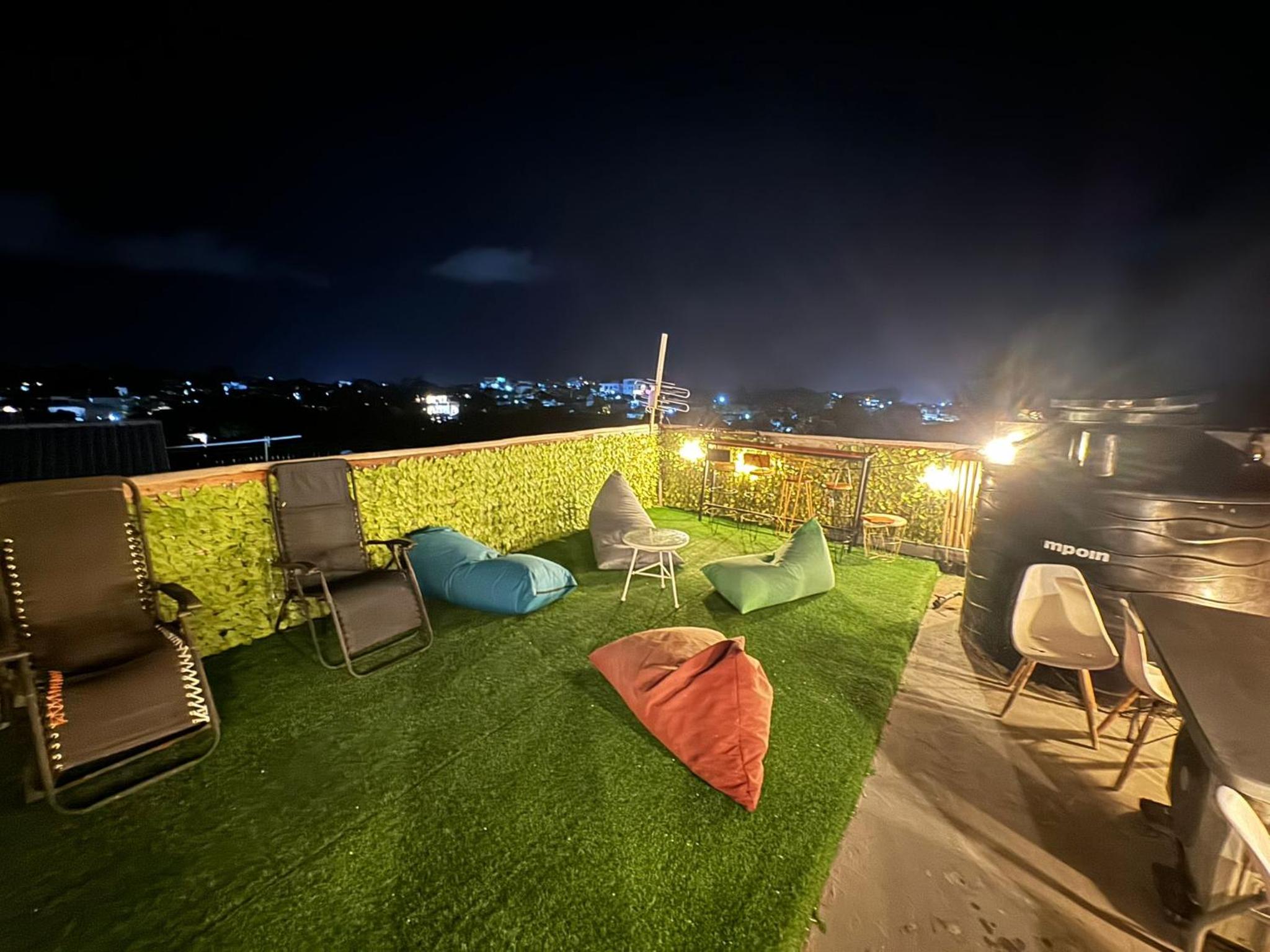 Queen Room with Pool View photo 3