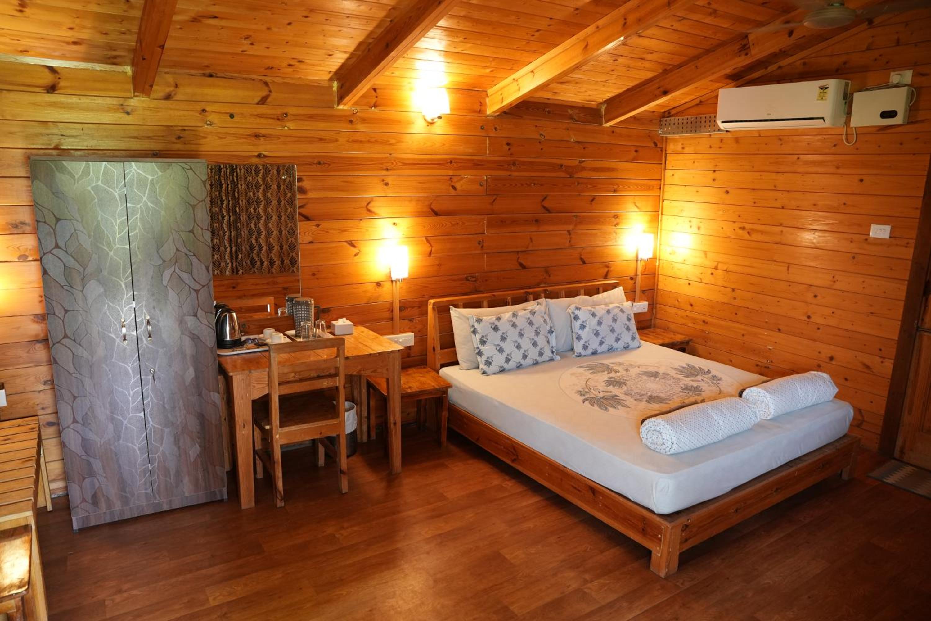 Superior King Room photo 2