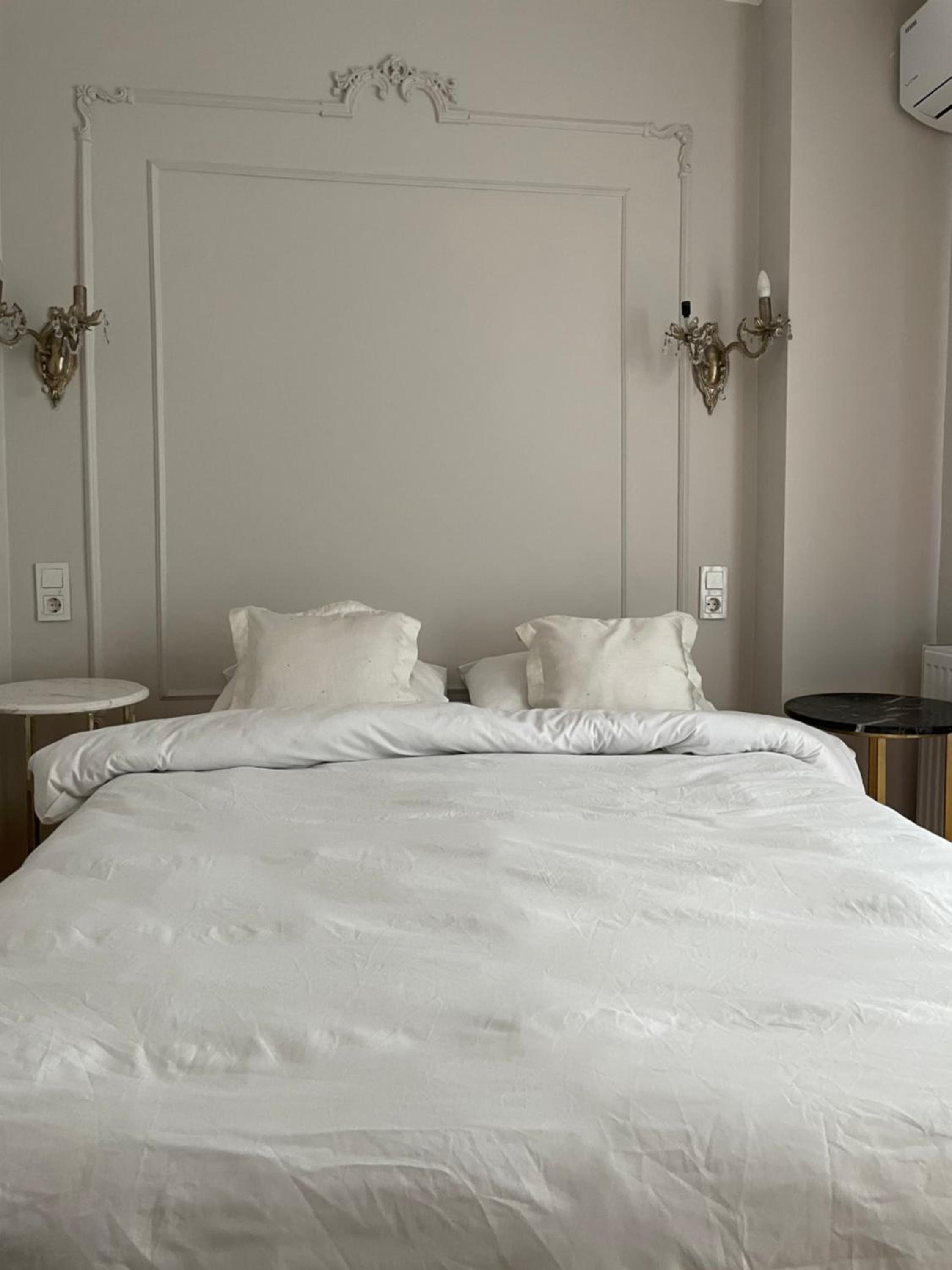 One-Bedroom Apartment with Balcony and City View photo 1