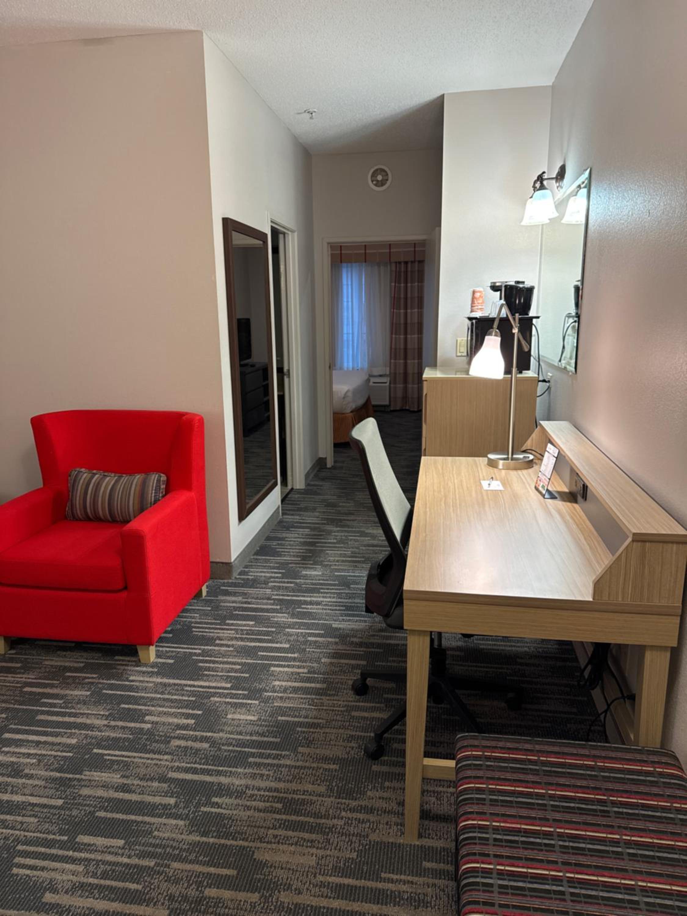 King Suite - Non-Smoking	 - Photo 2