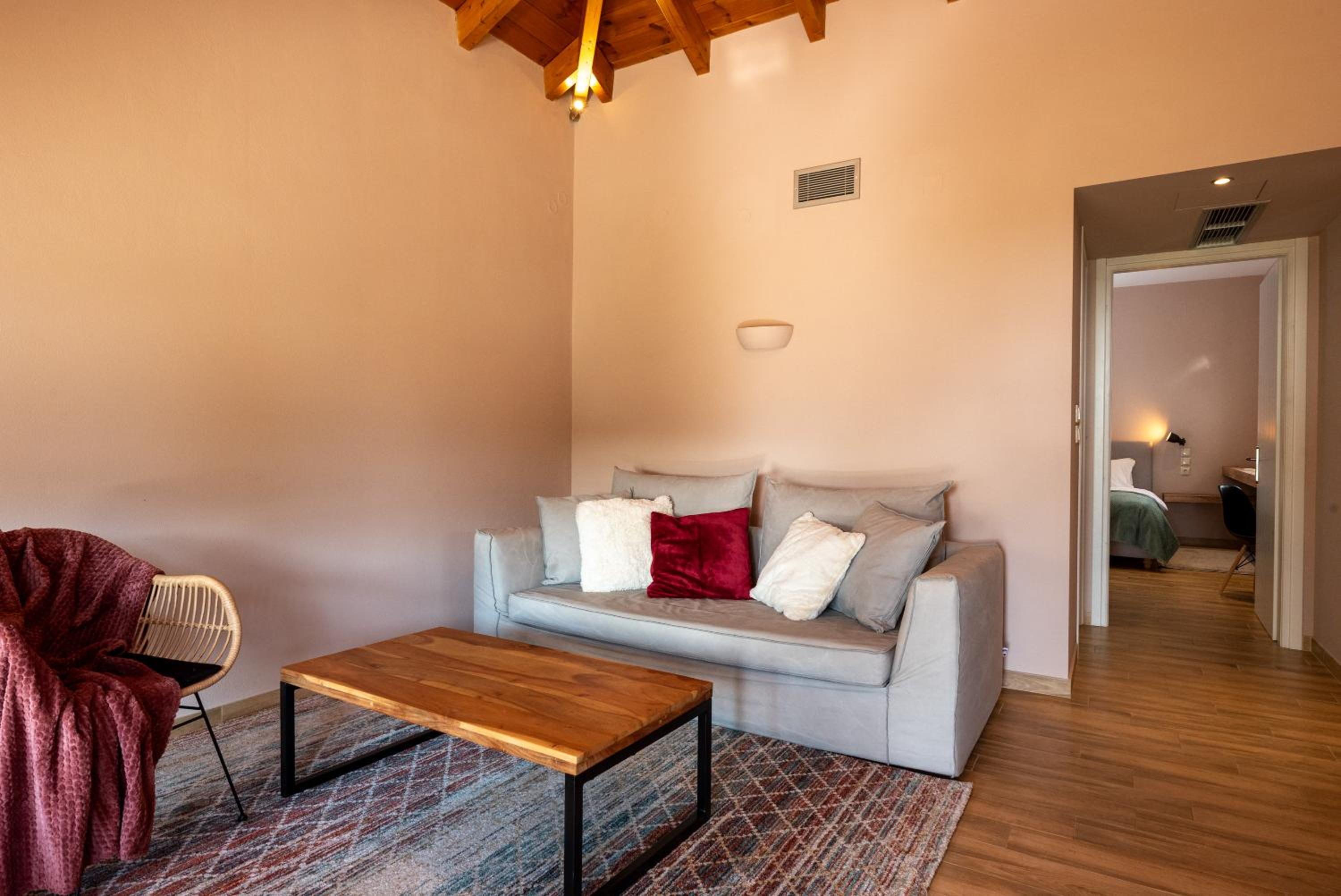 One-Bedroom Cottage - 2 photo 1