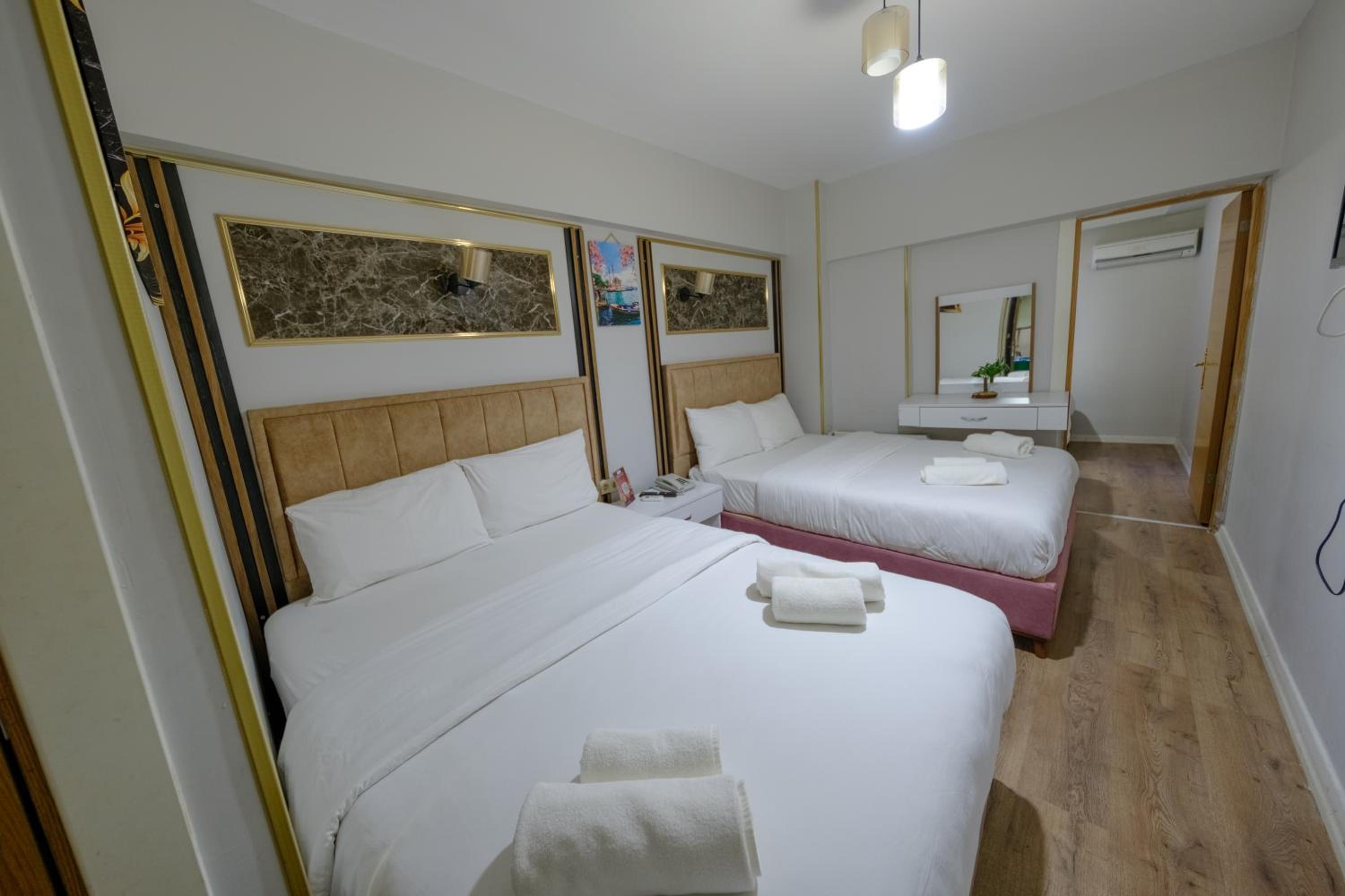Deluxe Family Suite photo 1