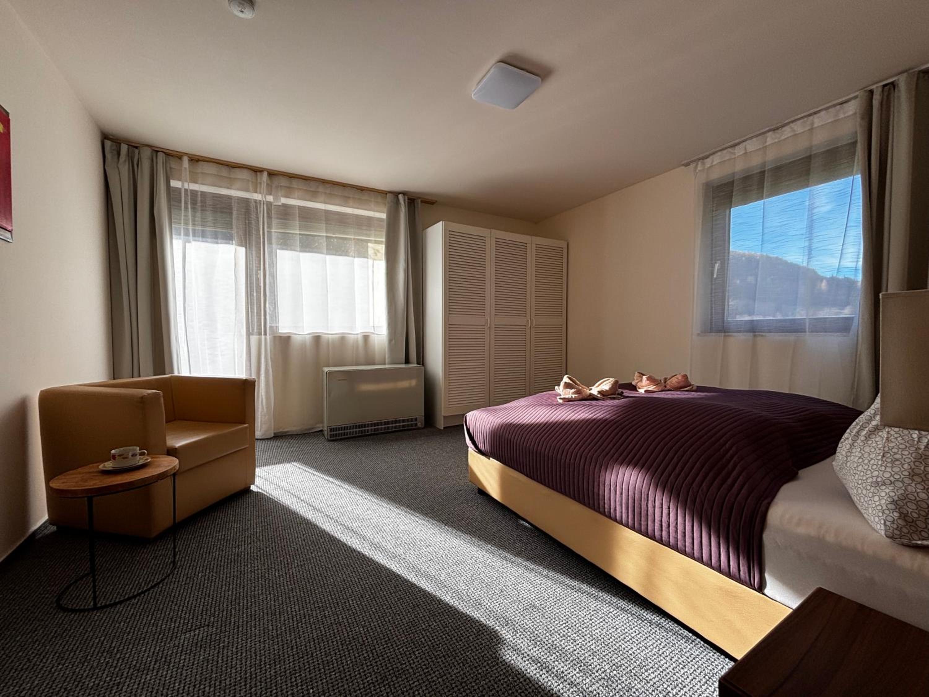 Three-Bedroom Apartment with Mountain View photo 2