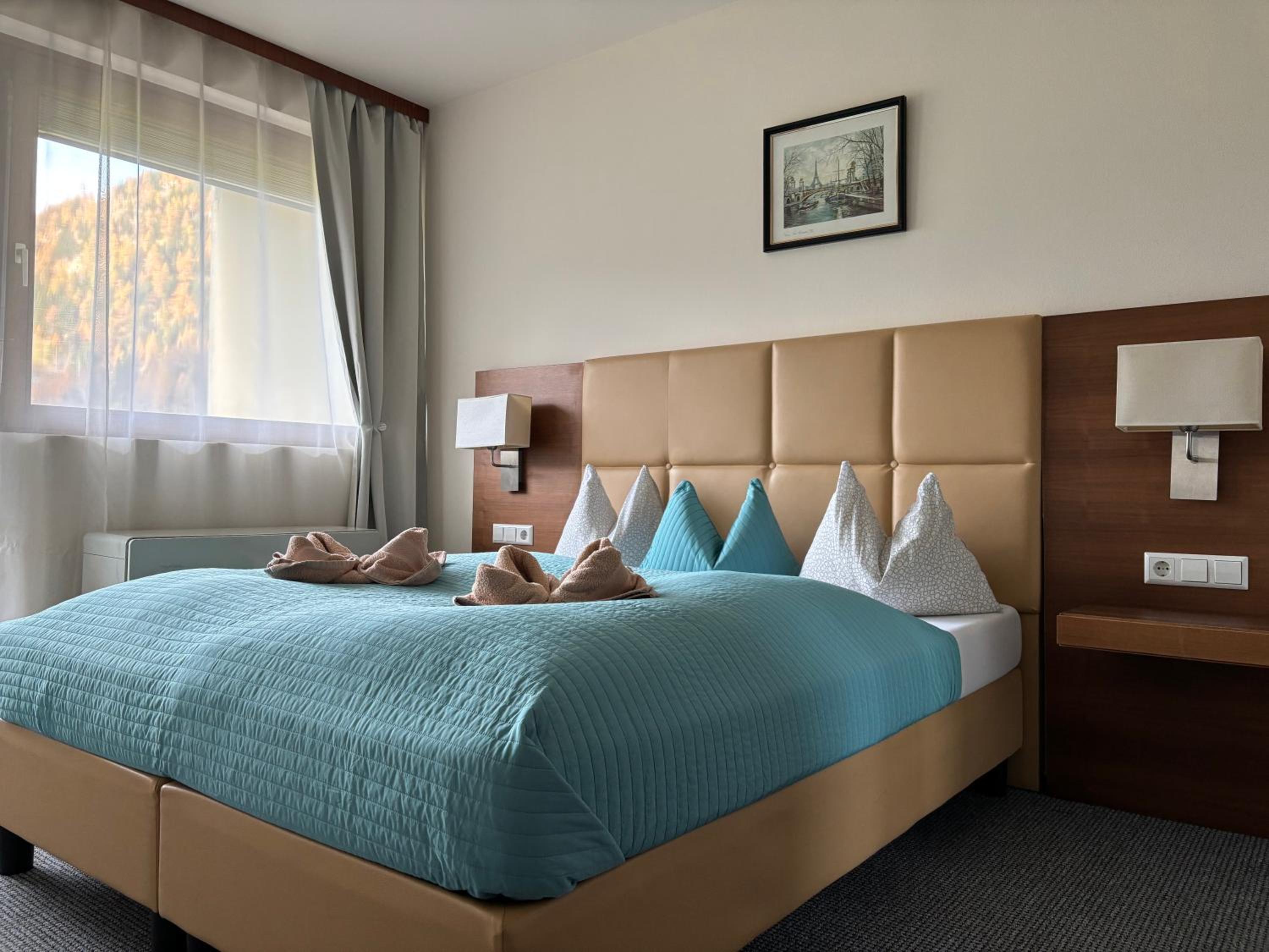 Three-Bedroom Apartment with Mountain View photo 1