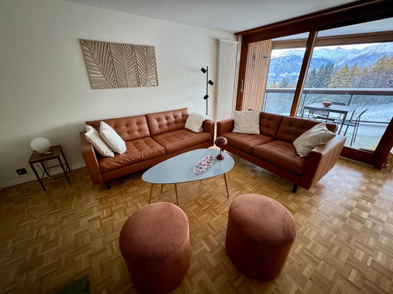 Three-Bedroom Apartment With Mountain View photo 1