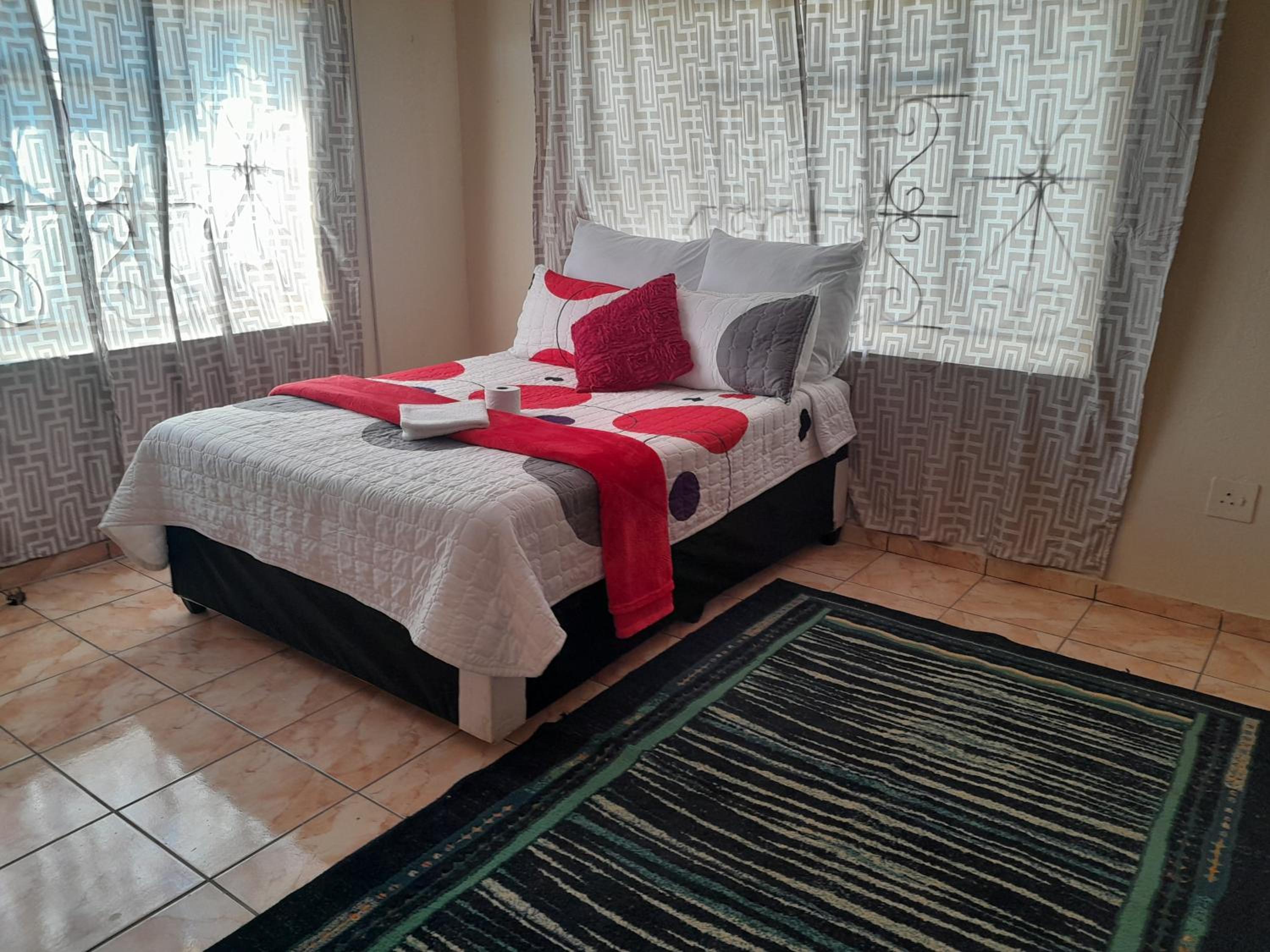 Deluxe King Room photo 1