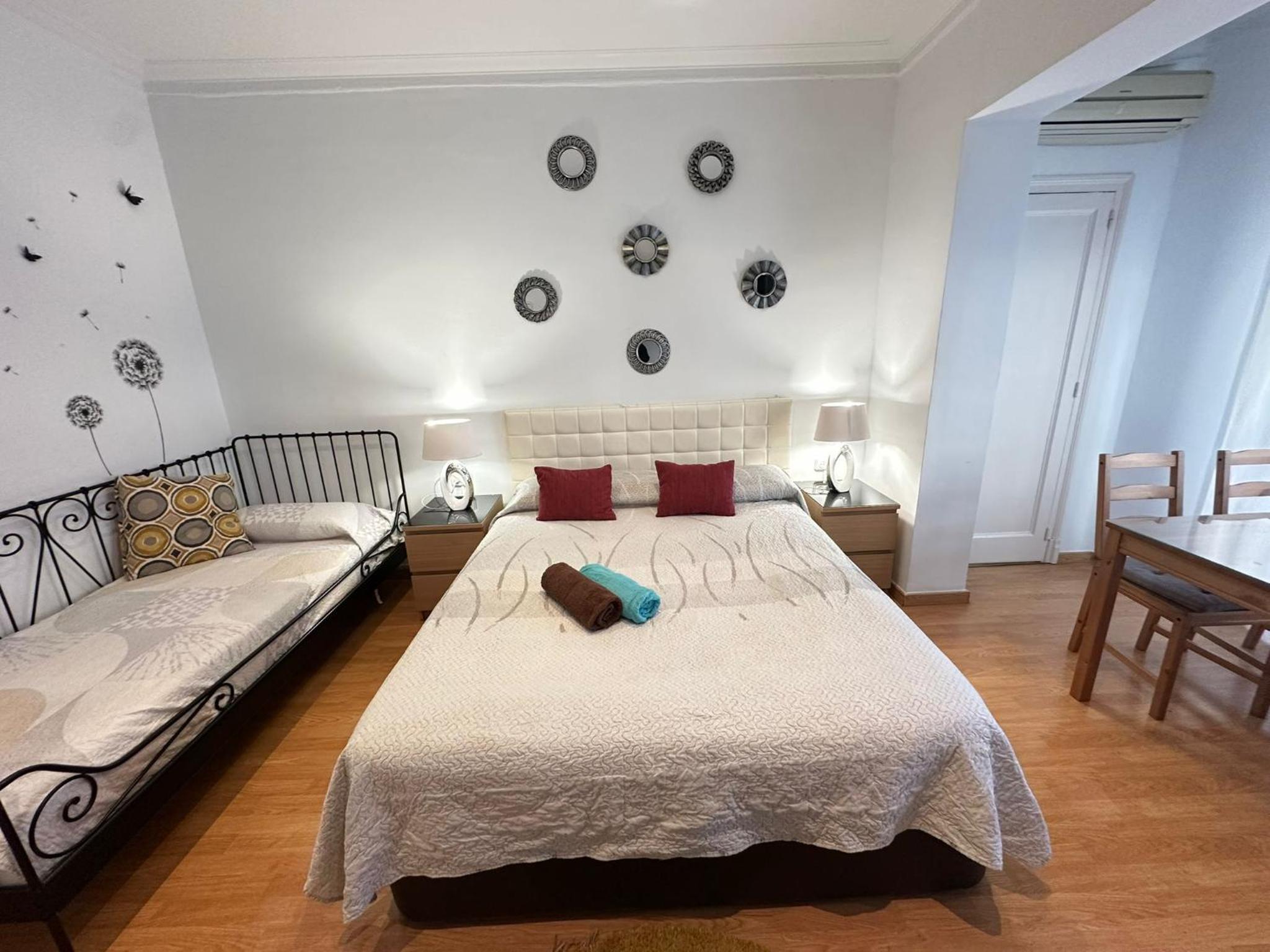 Basic Triple Room With Shared Bathroom photo 2