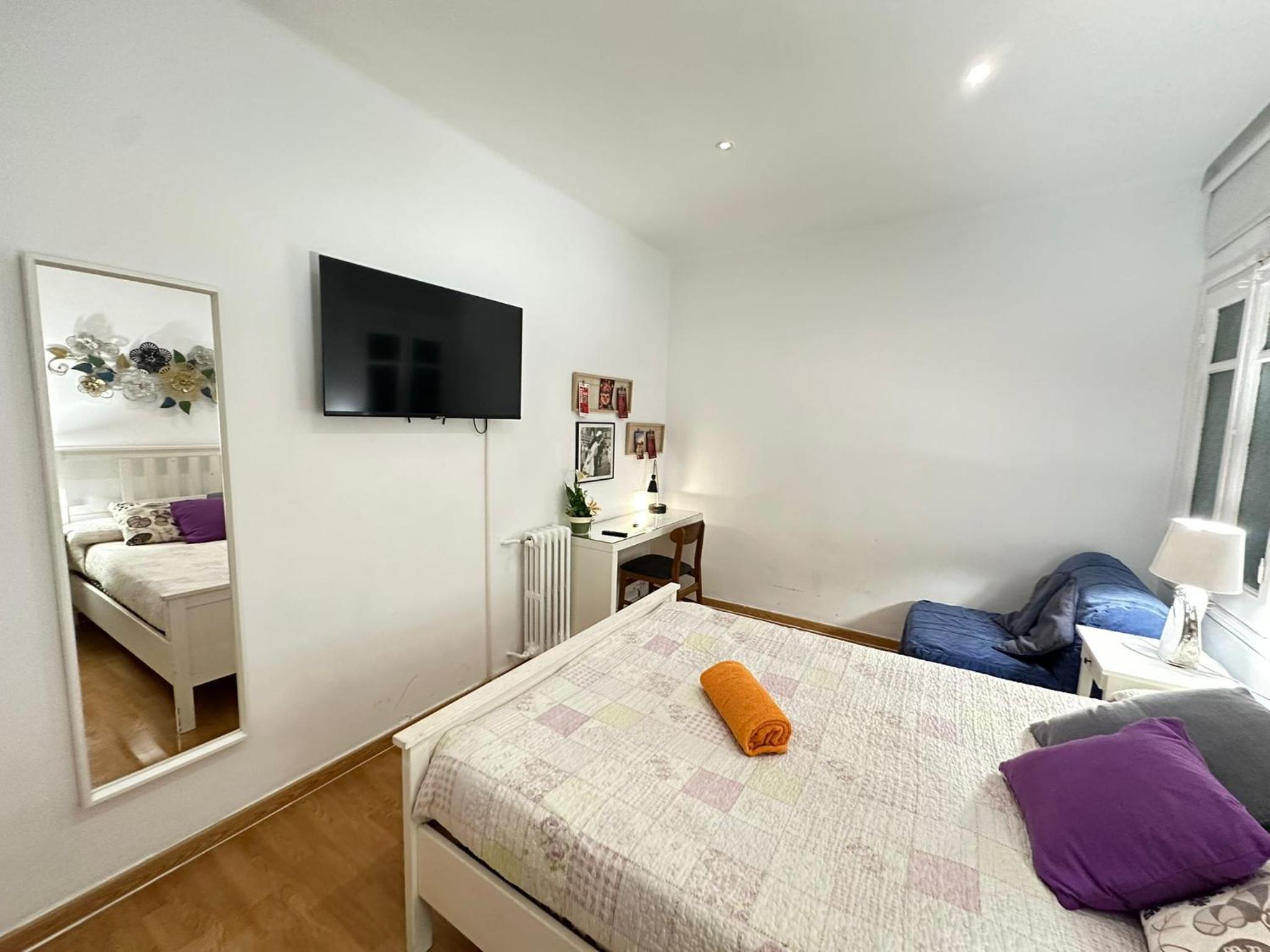 Basic Triple Room With Shared Bathroom photo 2