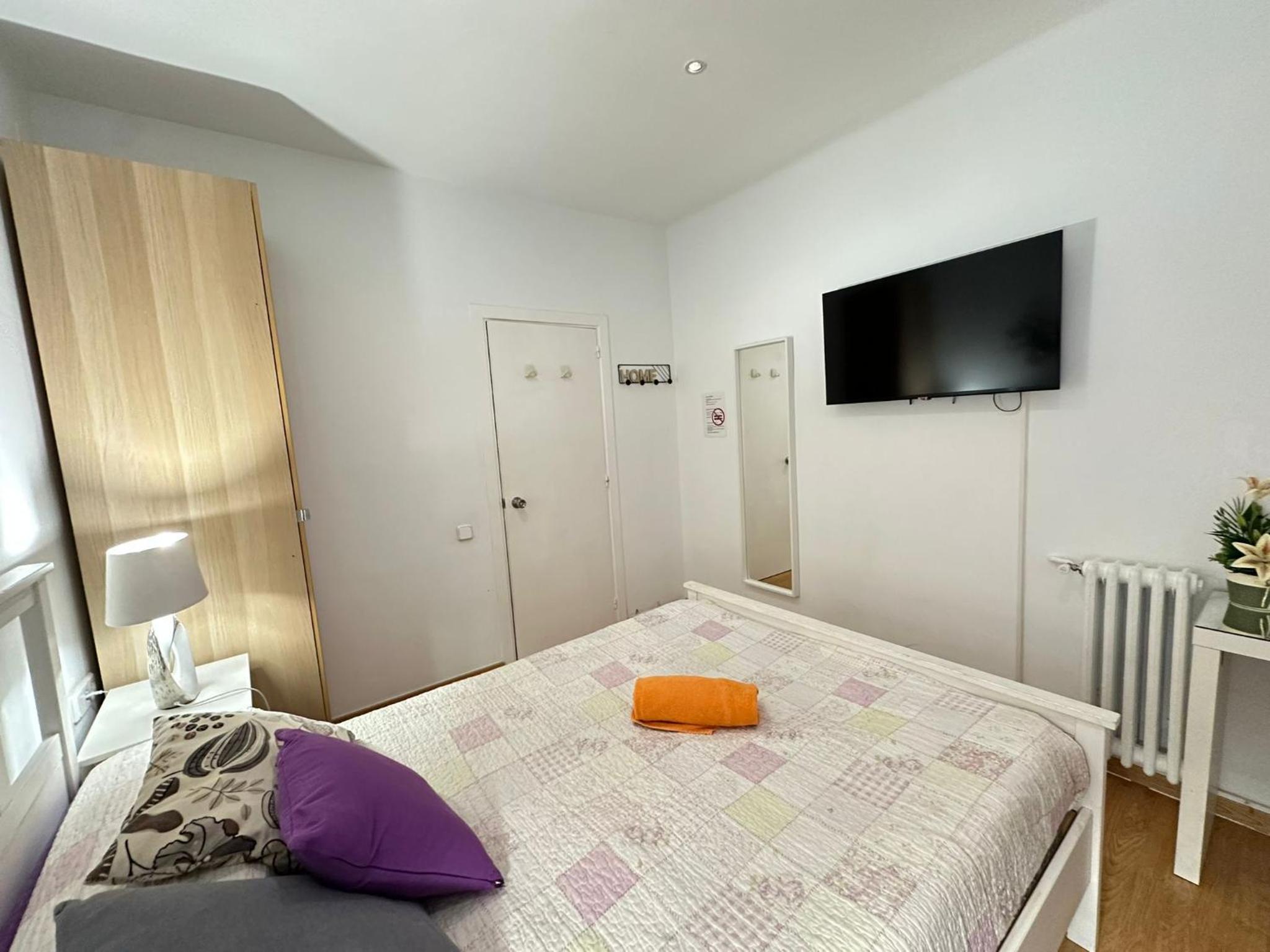 Basic Triple Room With Shared Bathroom photo 3