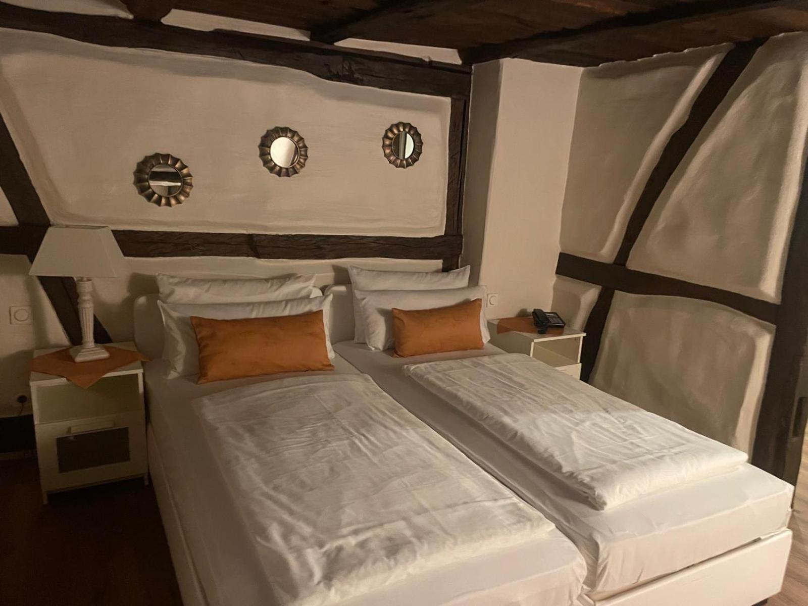 Double Room - Photo 8